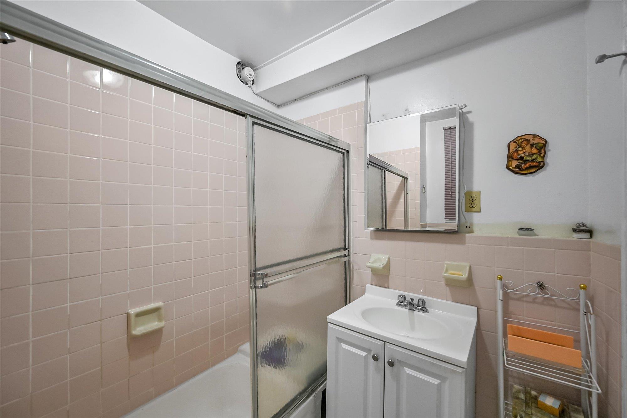 Single Family 101st Queens, NY 11369, MLS-877154-9