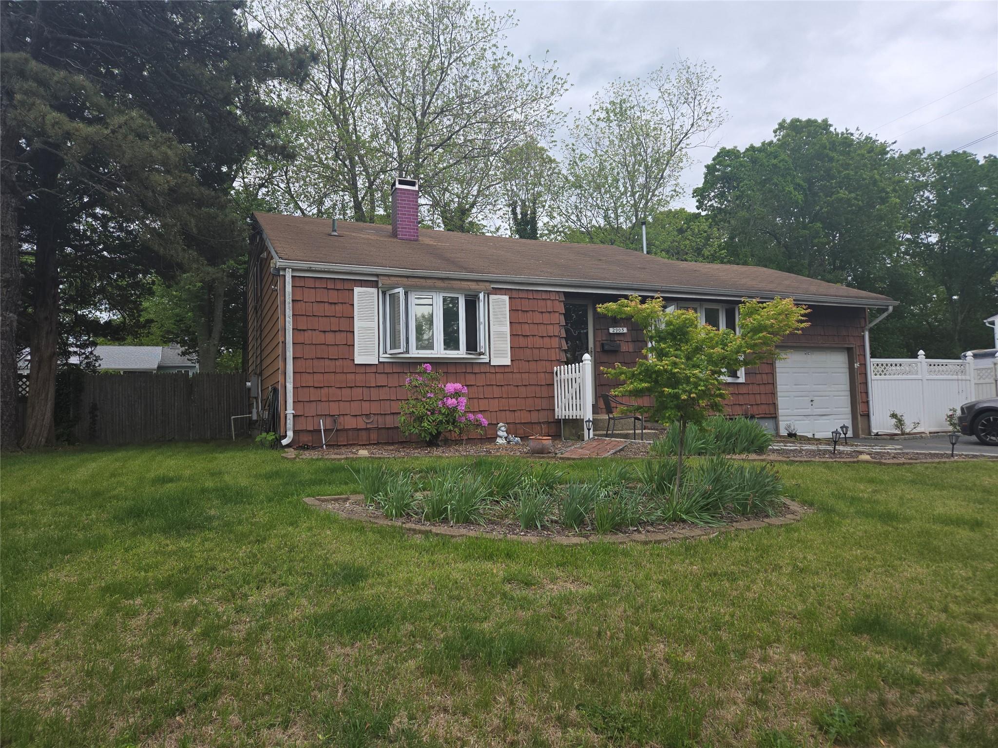 Single Family Heather  Suffolk County, NY 11763, MLS-877194-4