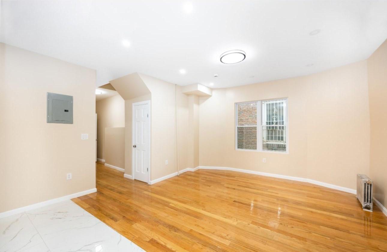 Single Family Mcintosh  Queens, NY 11369, MLS-877243-10