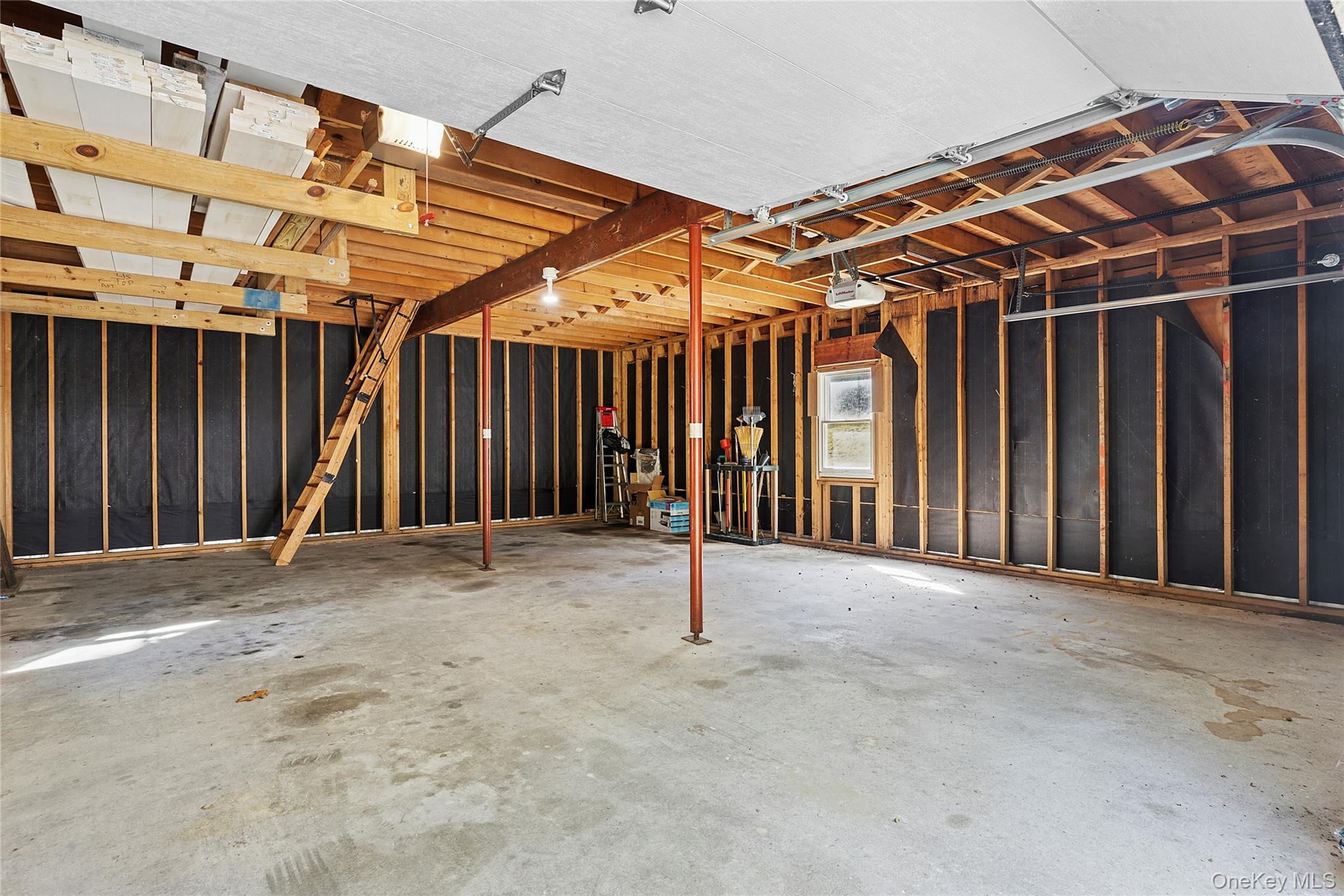 Single Family Old Trail  Suffolk County, NY 11976, MLS-877316-33