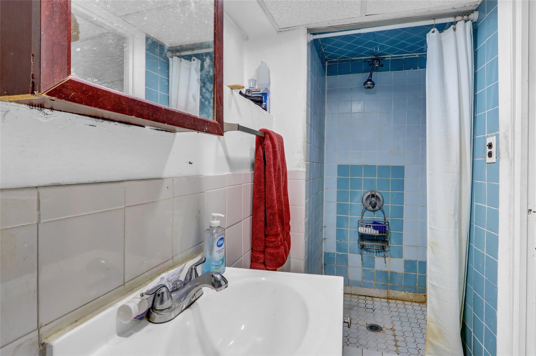 Single Family 33rd  Queens, NY 11354, MLS-877335-16