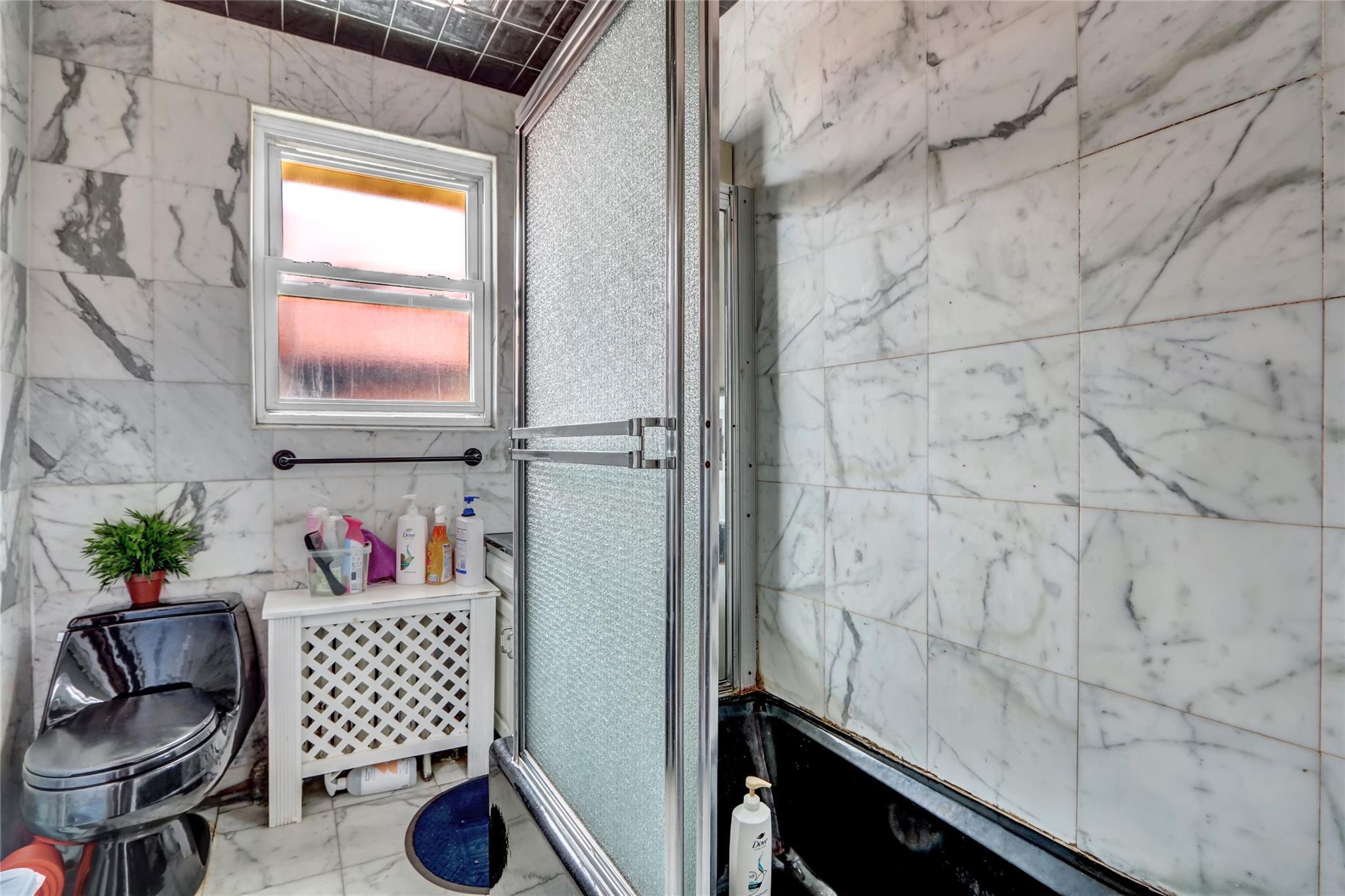 Single Family 33rd  Queens, NY 11354, MLS-877335-20