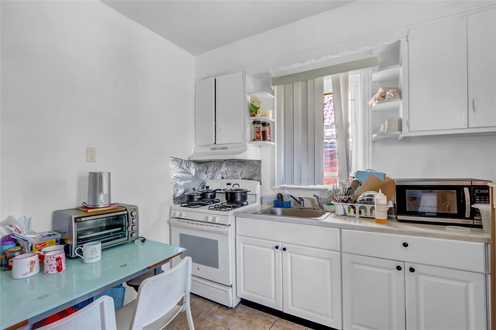 Single Family 33rd  Queens, NY 11354, MLS-877335-22
