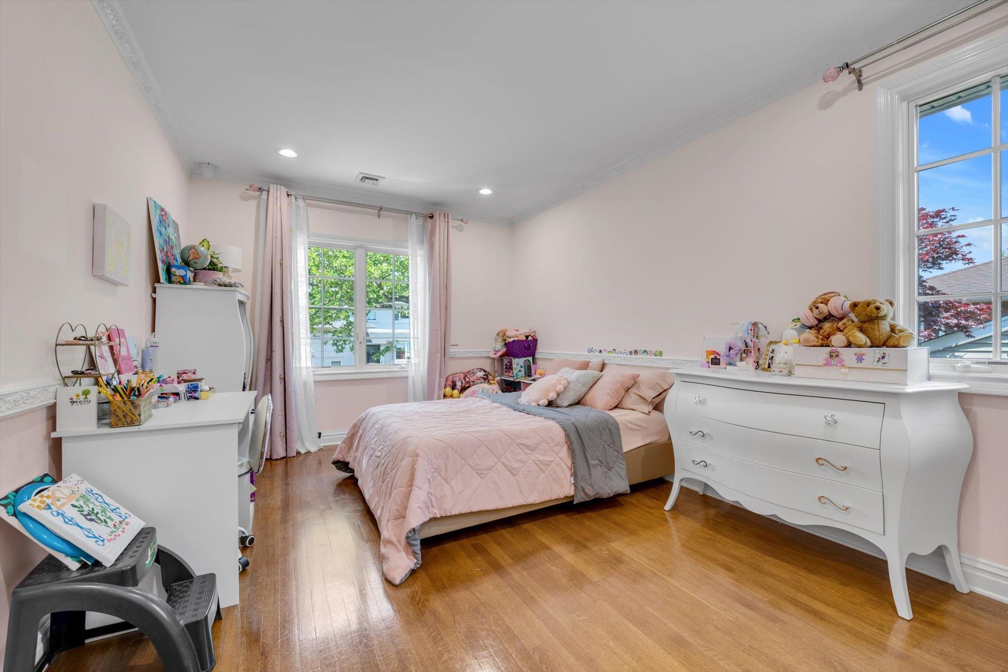 Single Family Hillcrest  Nassau County, NY 11581, MLS-877359-17