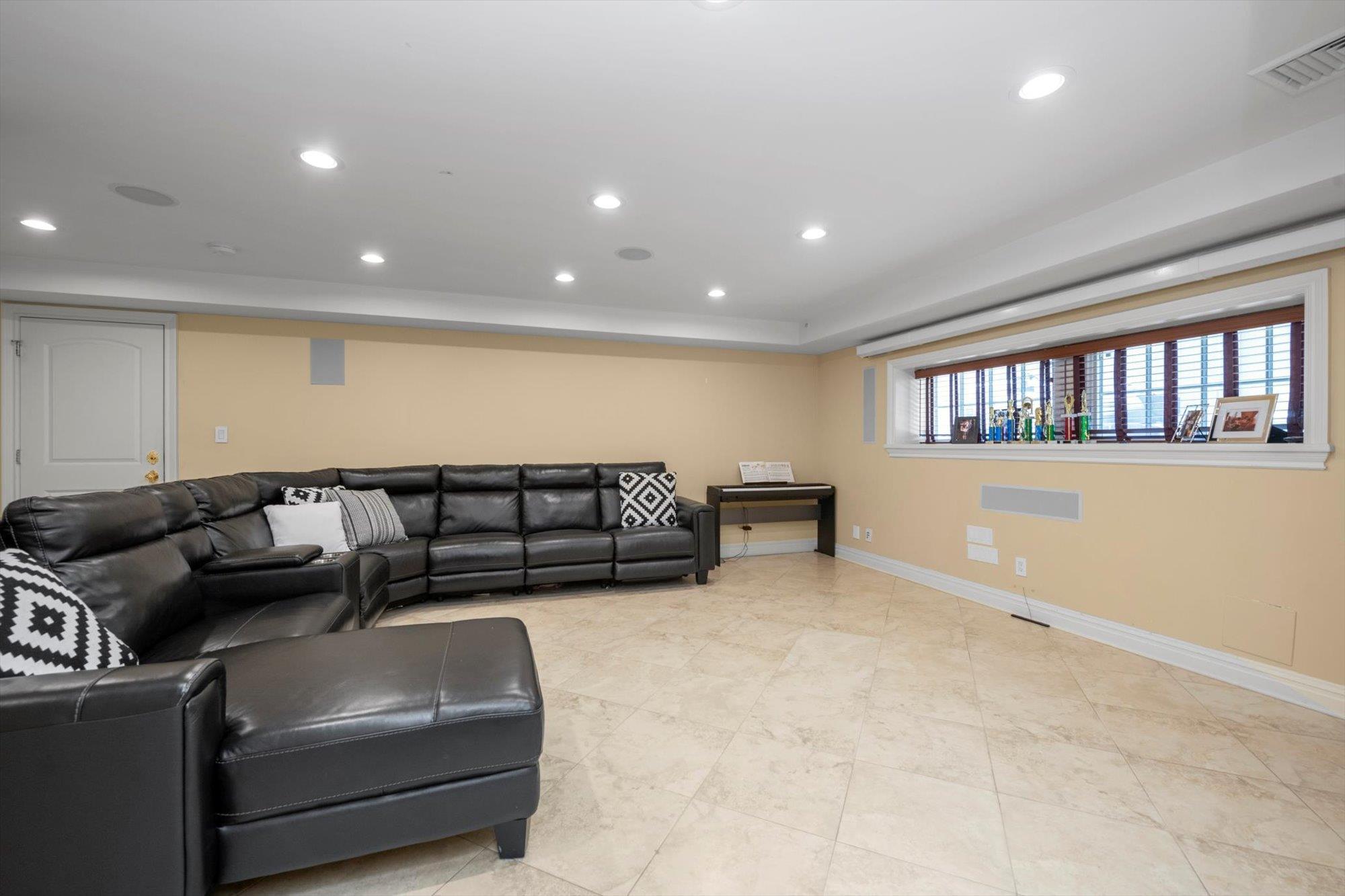 Single Family Hillcrest  Nassau County, NY 11581, MLS-877359-24