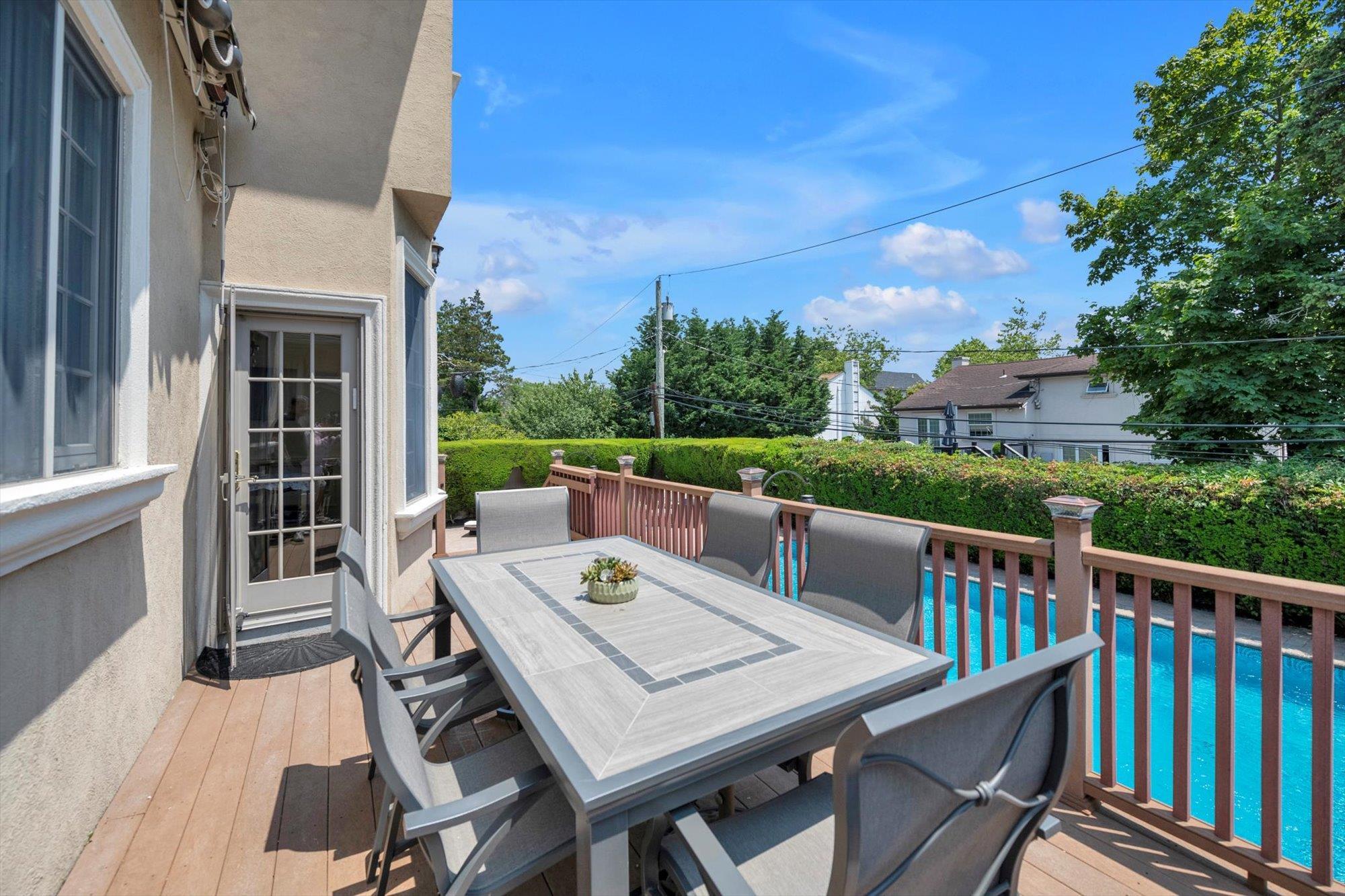 Single Family Hillcrest  Nassau County, NY 11581, MLS-877359-25