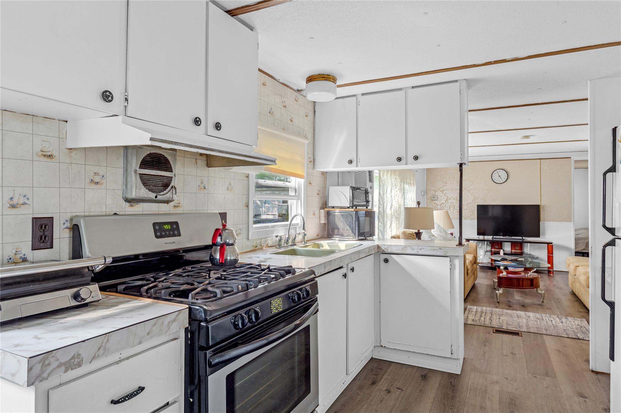 Single Family Hubbard  Suffolk County, NY 11901, MLS-877371-8