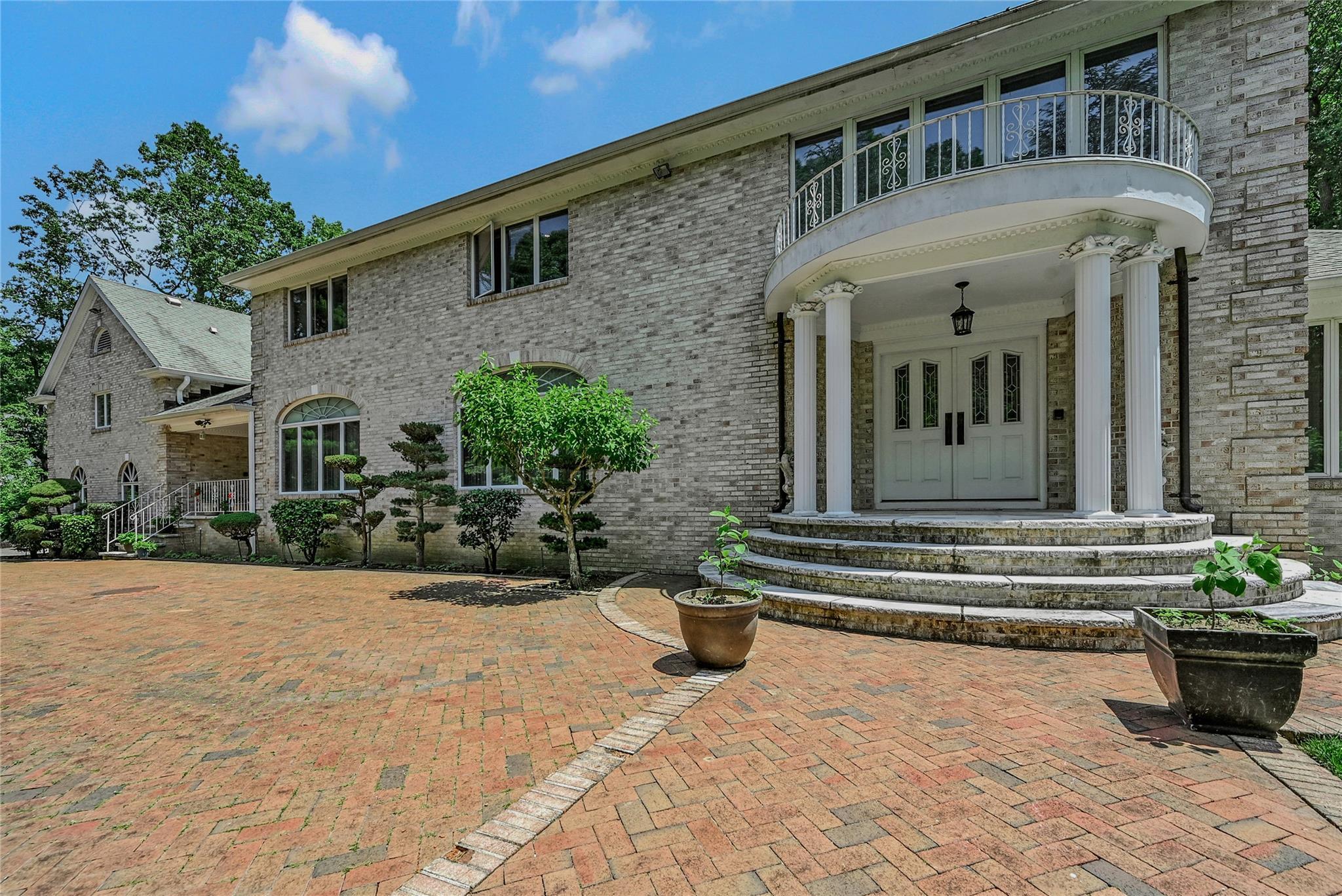 Single Family Laurel Hollow  Nassau County, NY 11791, MLS-877373-2
