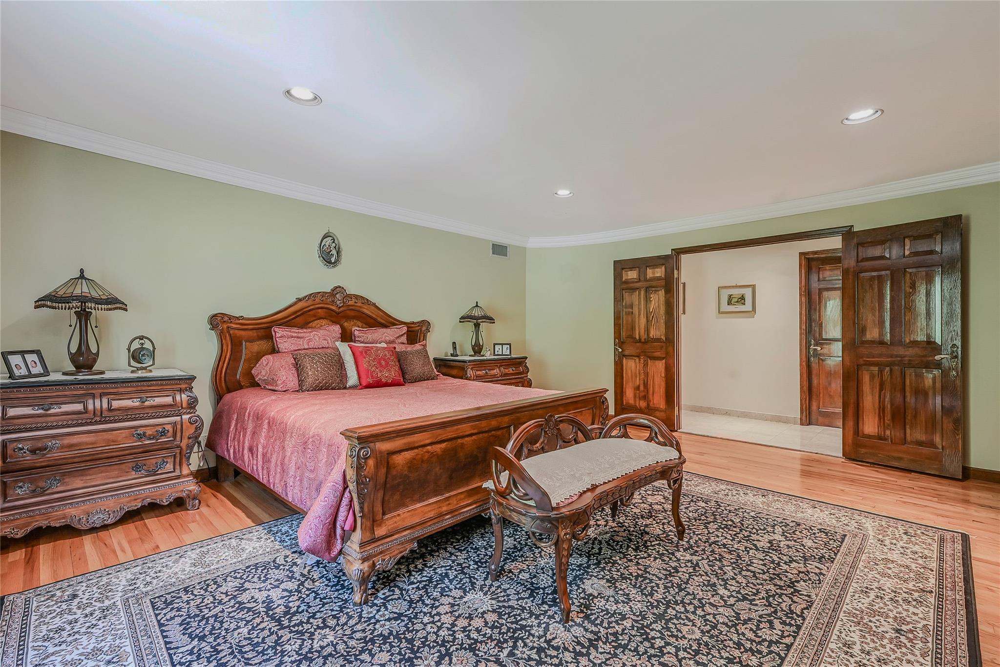 Single Family Laurel Hollow  Nassau County, NY 11791, MLS-877373-23