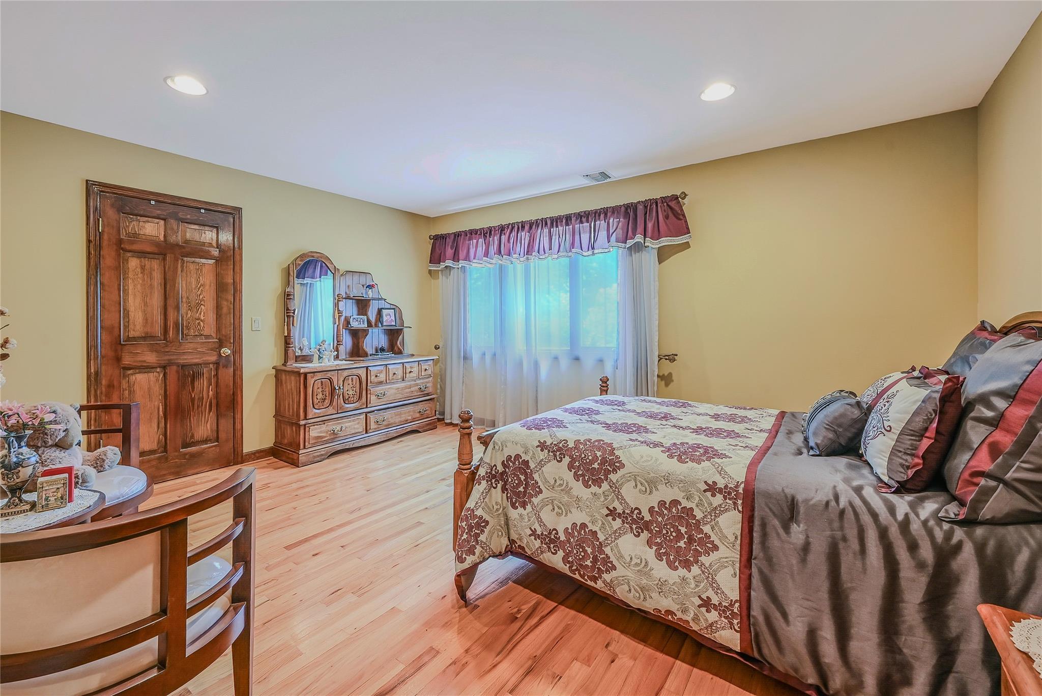 Single Family Laurel Hollow  Nassau County, NY 11791, MLS-877373-28