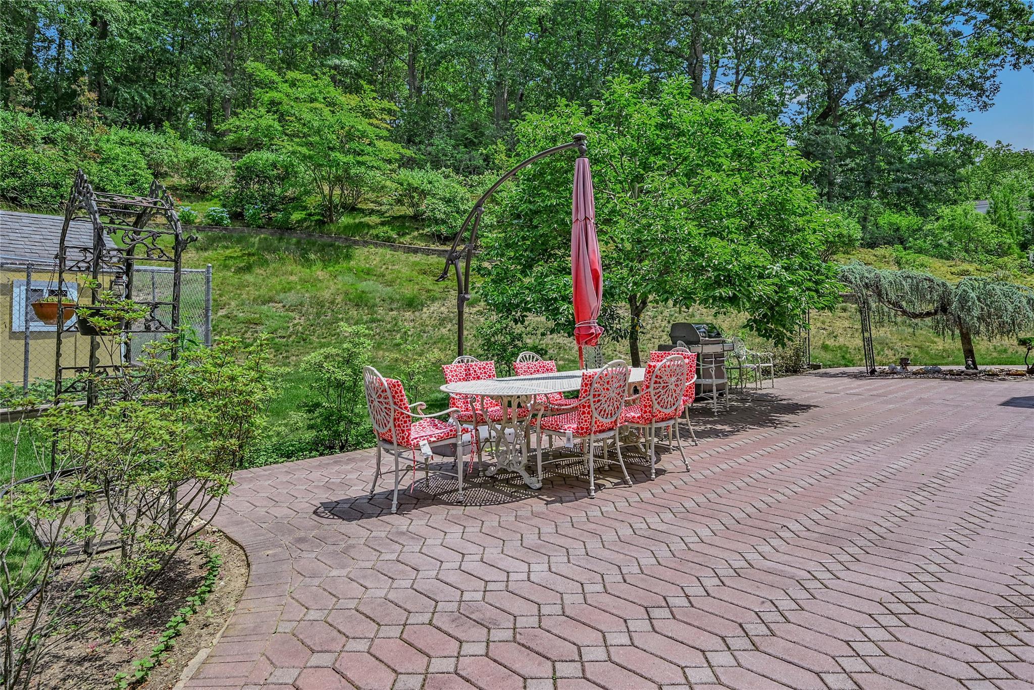 Single Family Laurel Hollow  Nassau County, NY 11791, MLS-877373-35