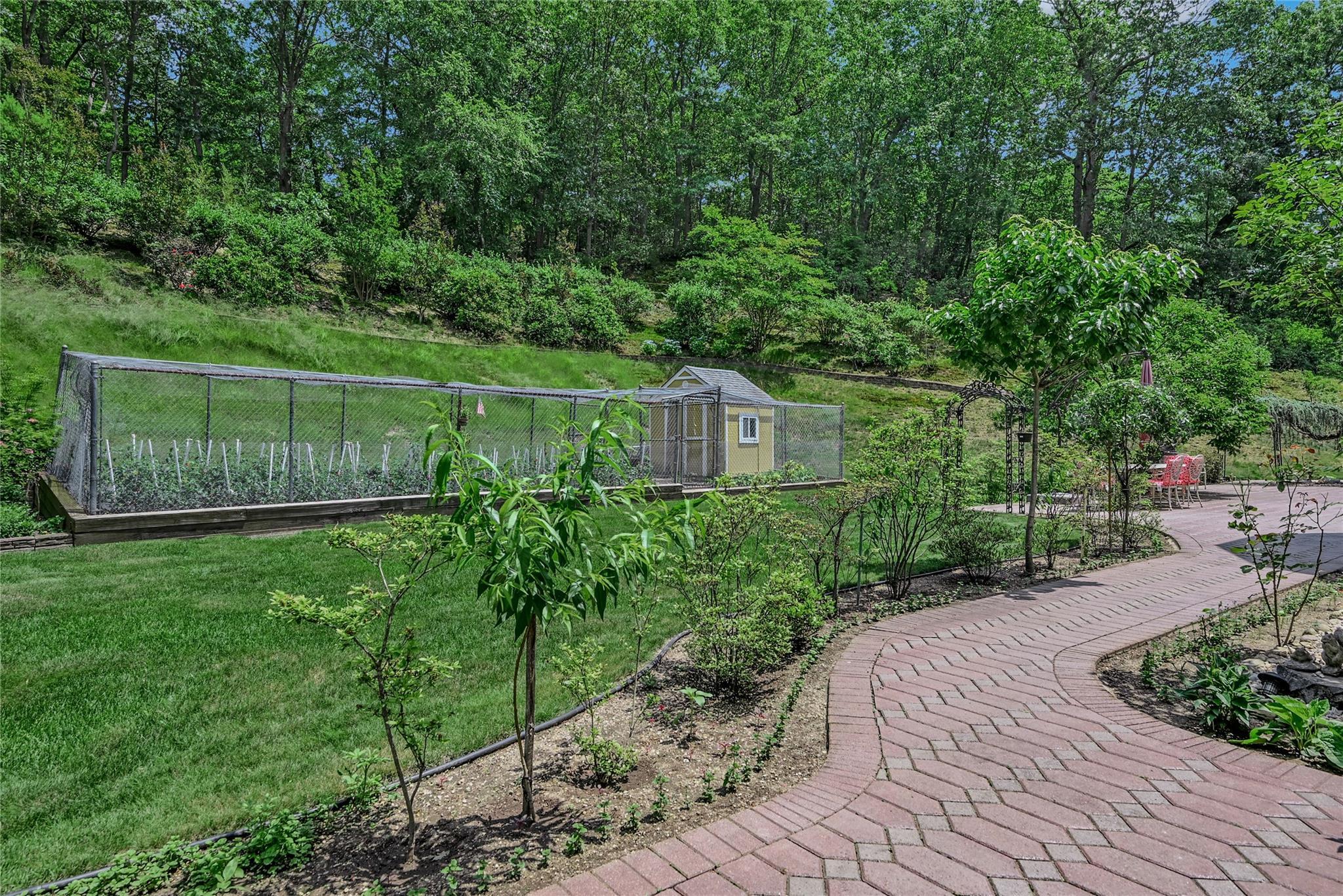 Single Family Laurel Hollow  Nassau County, NY 11791, MLS-877373-36