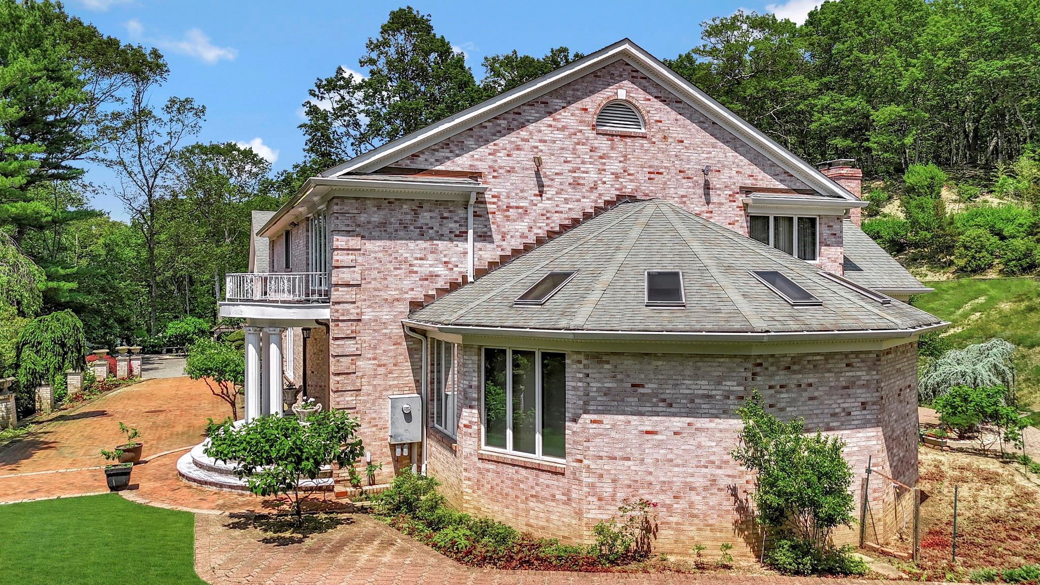 Single Family Laurel Hollow  Nassau County, NY 11791, MLS-877373-4