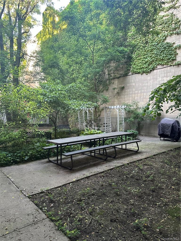 Coop Morningside Avenue  Manhattan, NY 10027, MLS-877377-10