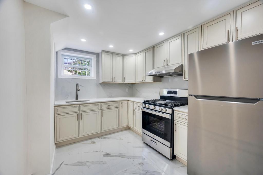 Single Family 229th  Queens, NY 11413, MLS-877410-16