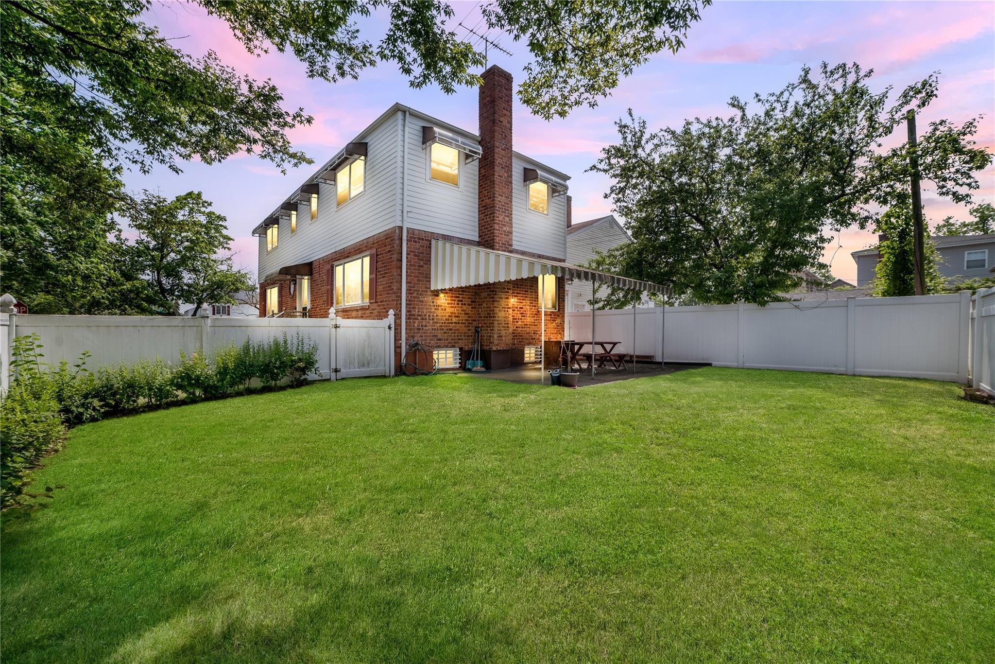 Single Family 250th  Queens, NY 11426, MLS-877447-23