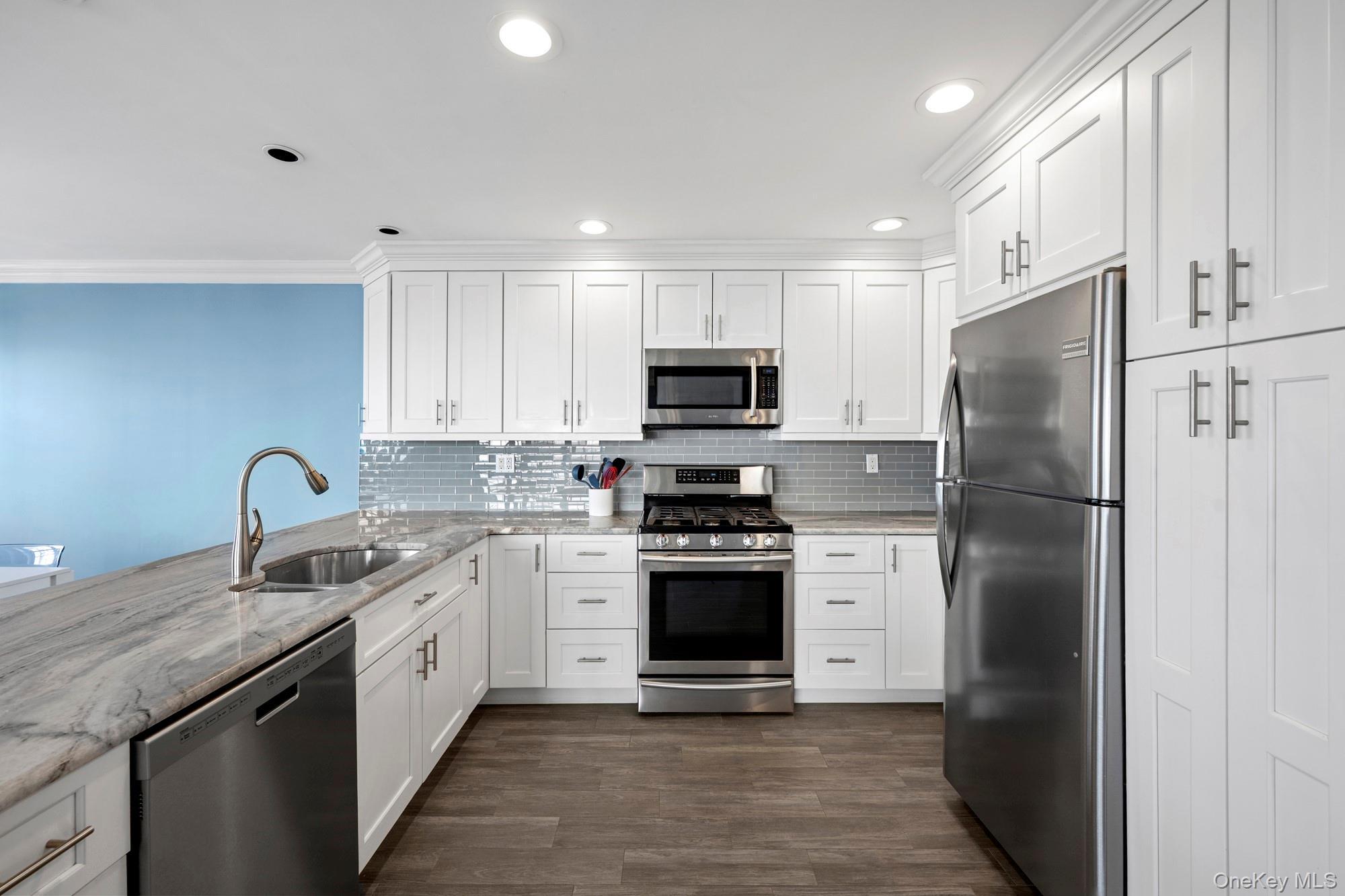 Condo Broadway  Nassau County, NY 11561, MLS-877508-6