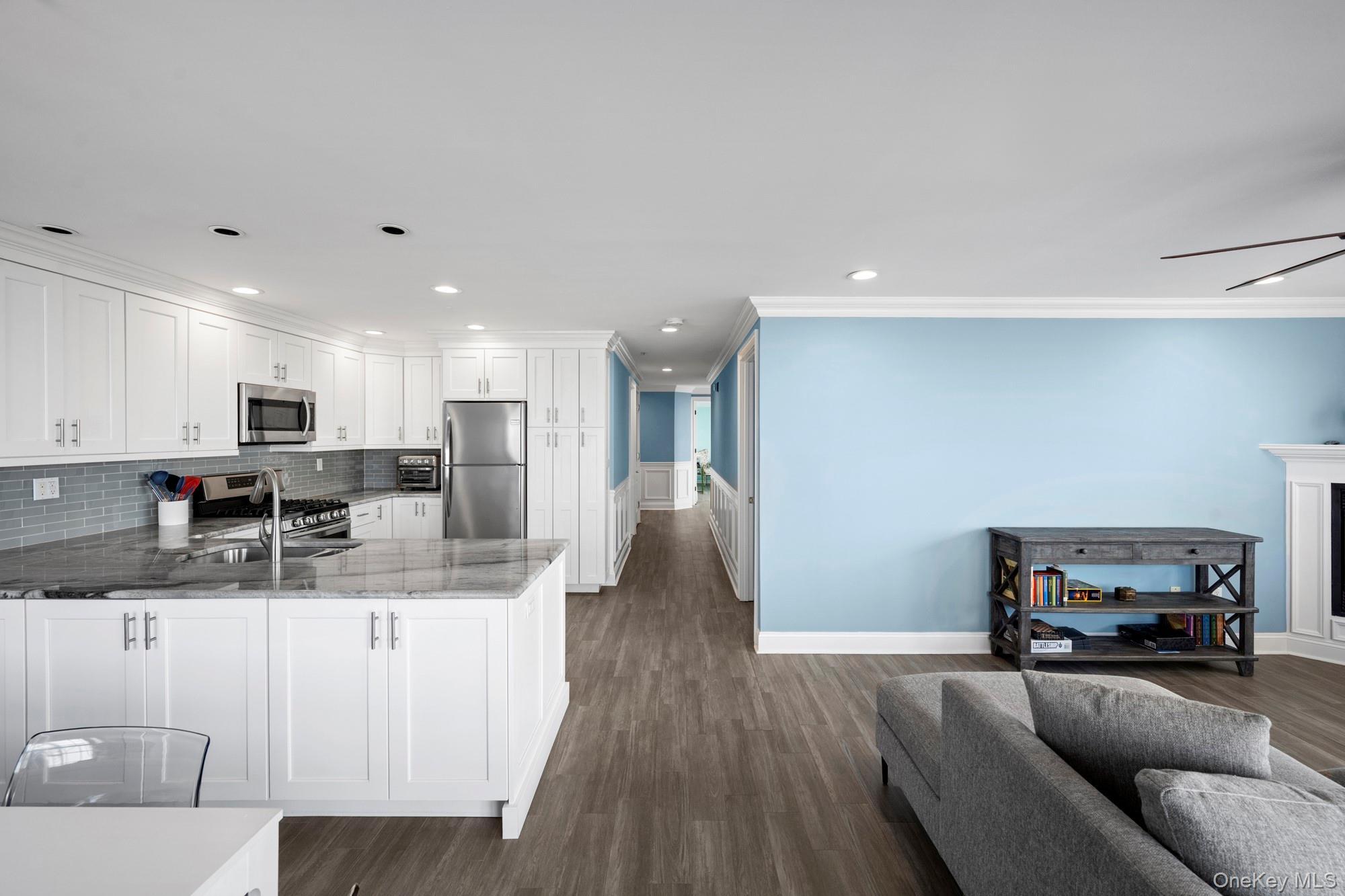 Condo Broadway  Nassau County, NY 11561, MLS-877508-7