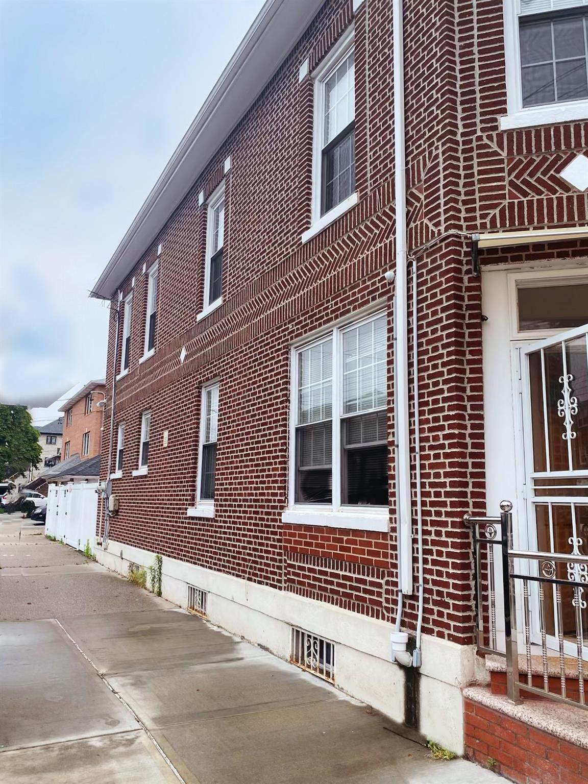 Single Family 65th  Queens, NY 11365, MLS-877518-3
