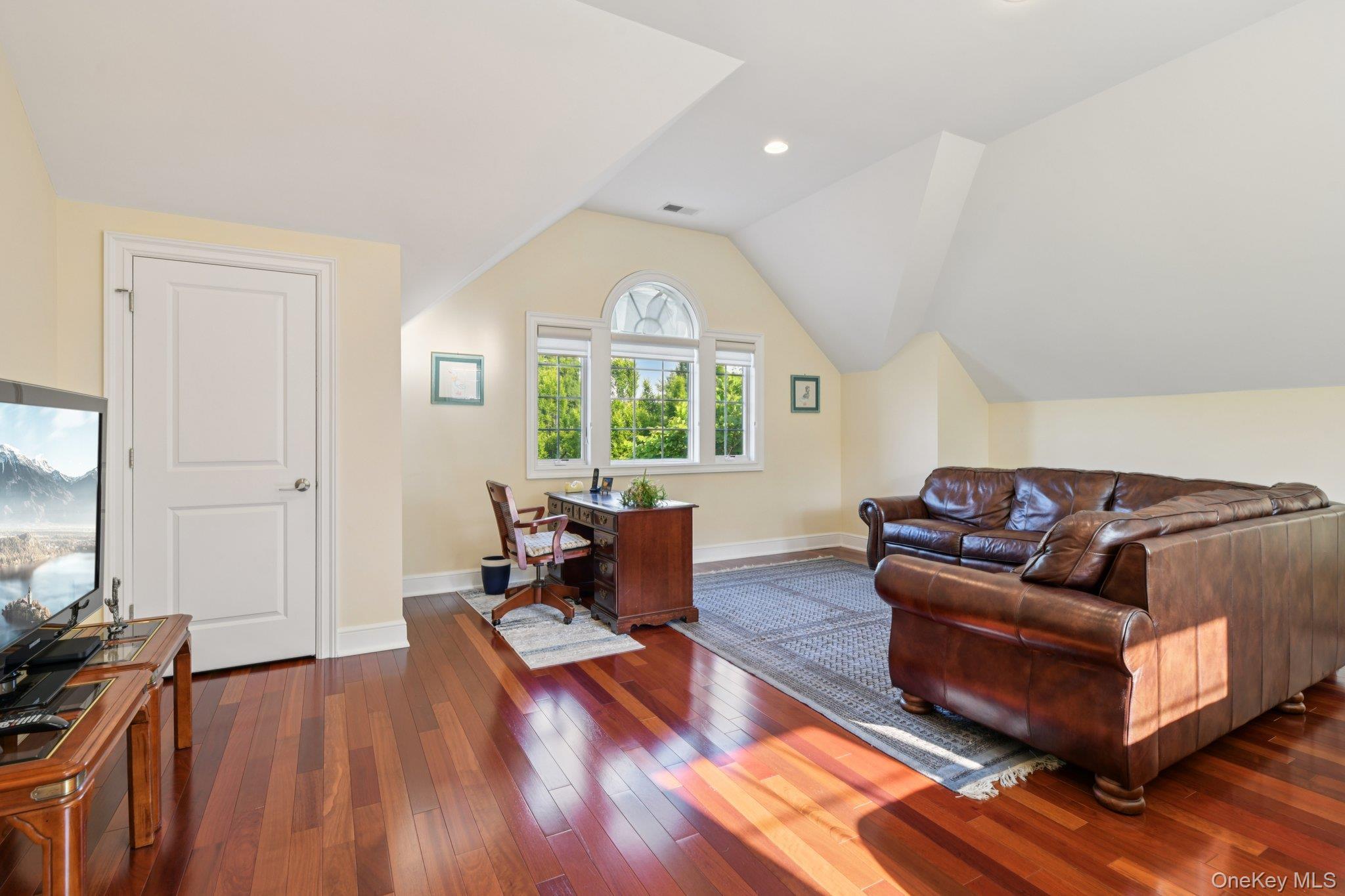 Single Family Celestial Suffolk County, NY 11780, MLS-877560-31