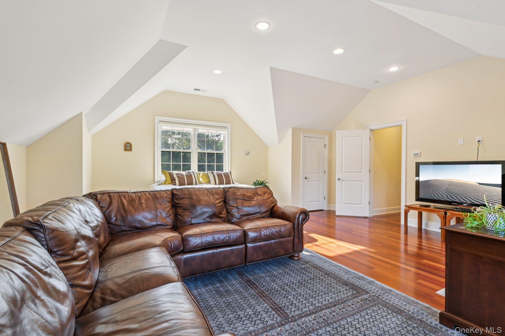 Single Family Celestial Suffolk County, NY 11780, MLS-877560-32