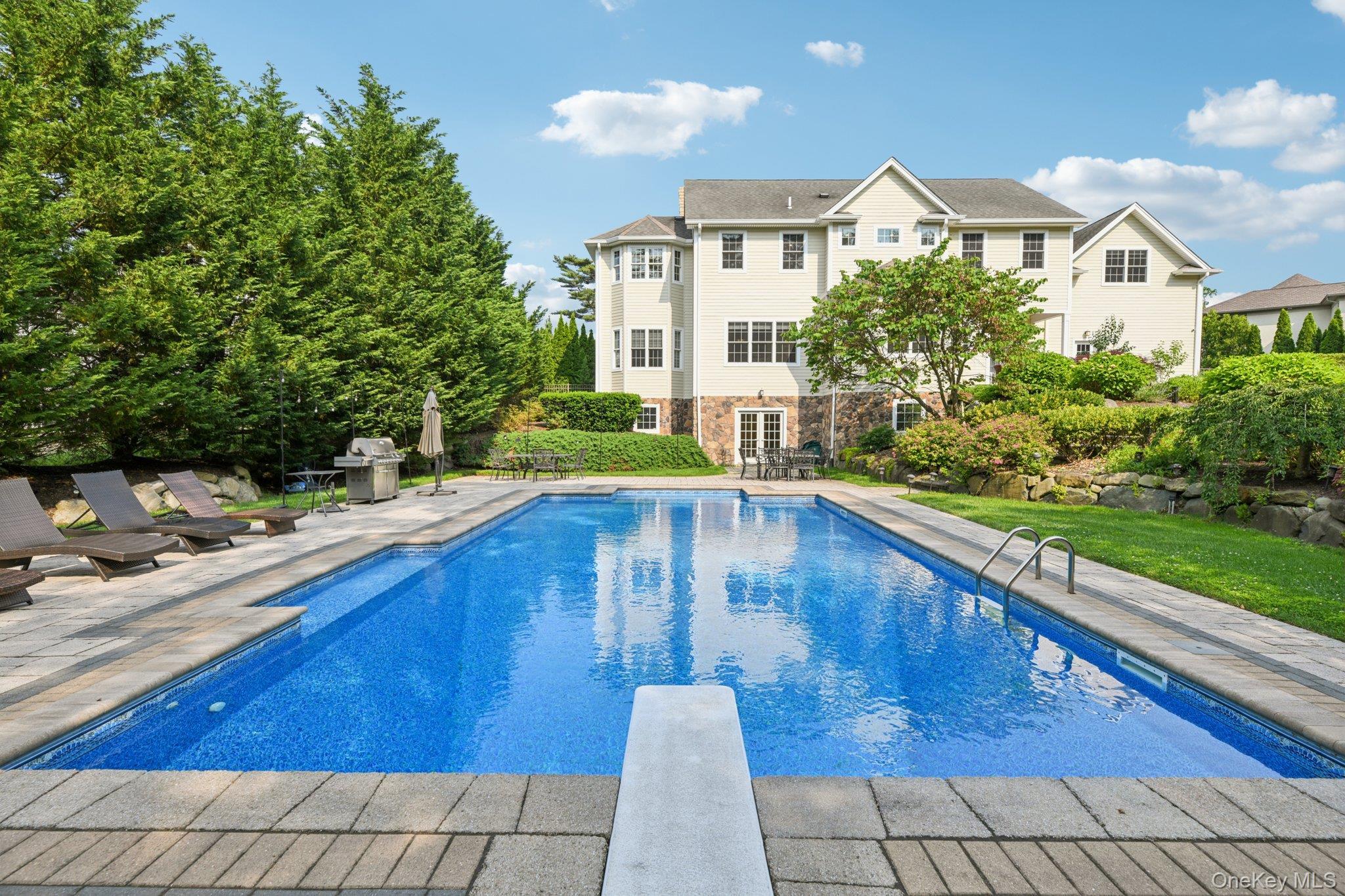 Single Family Celestial Suffolk County, NY 11780, MLS-877560-39