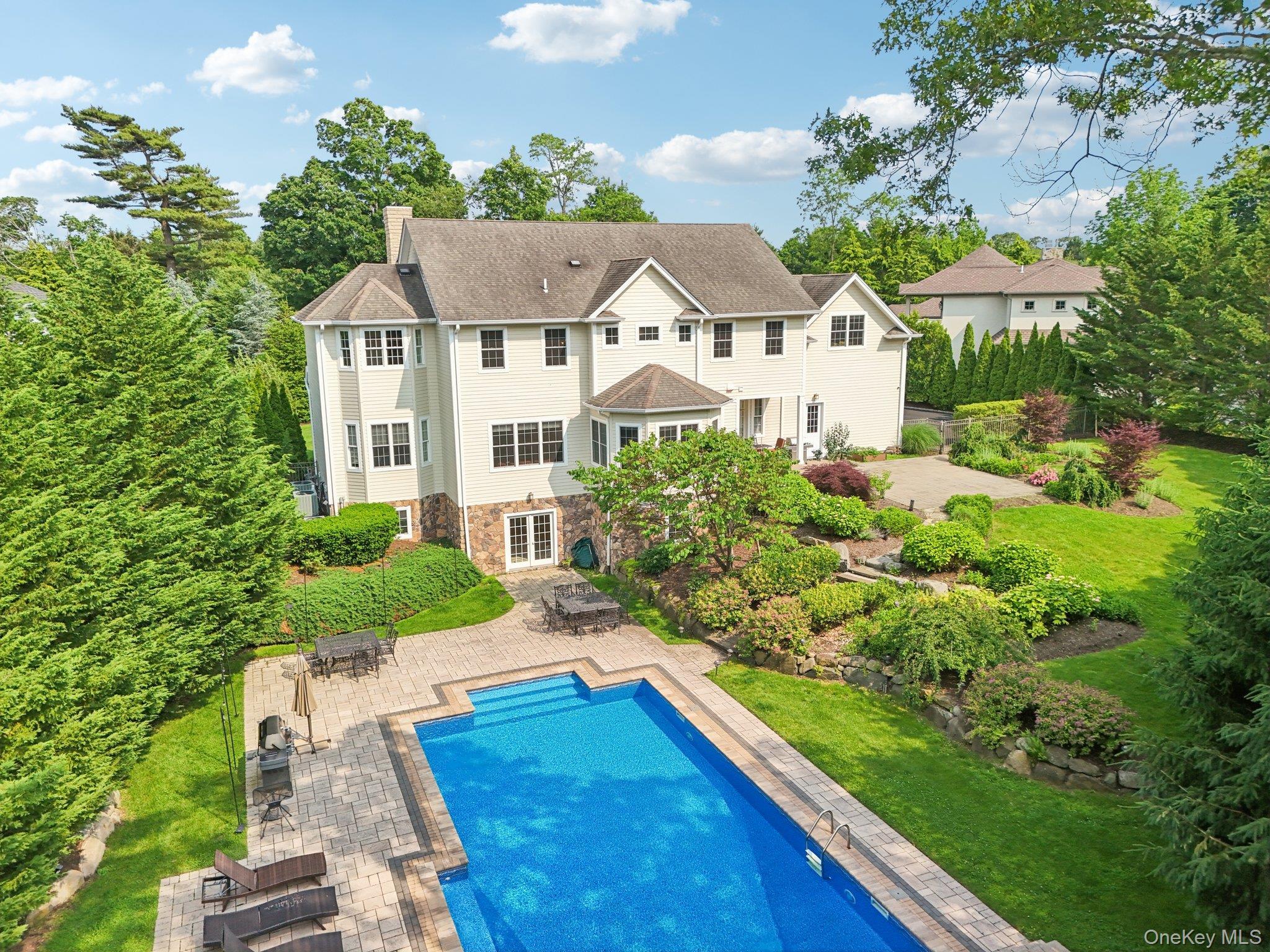 Single Family Celestial Suffolk County, NY 11780, MLS-877560-45