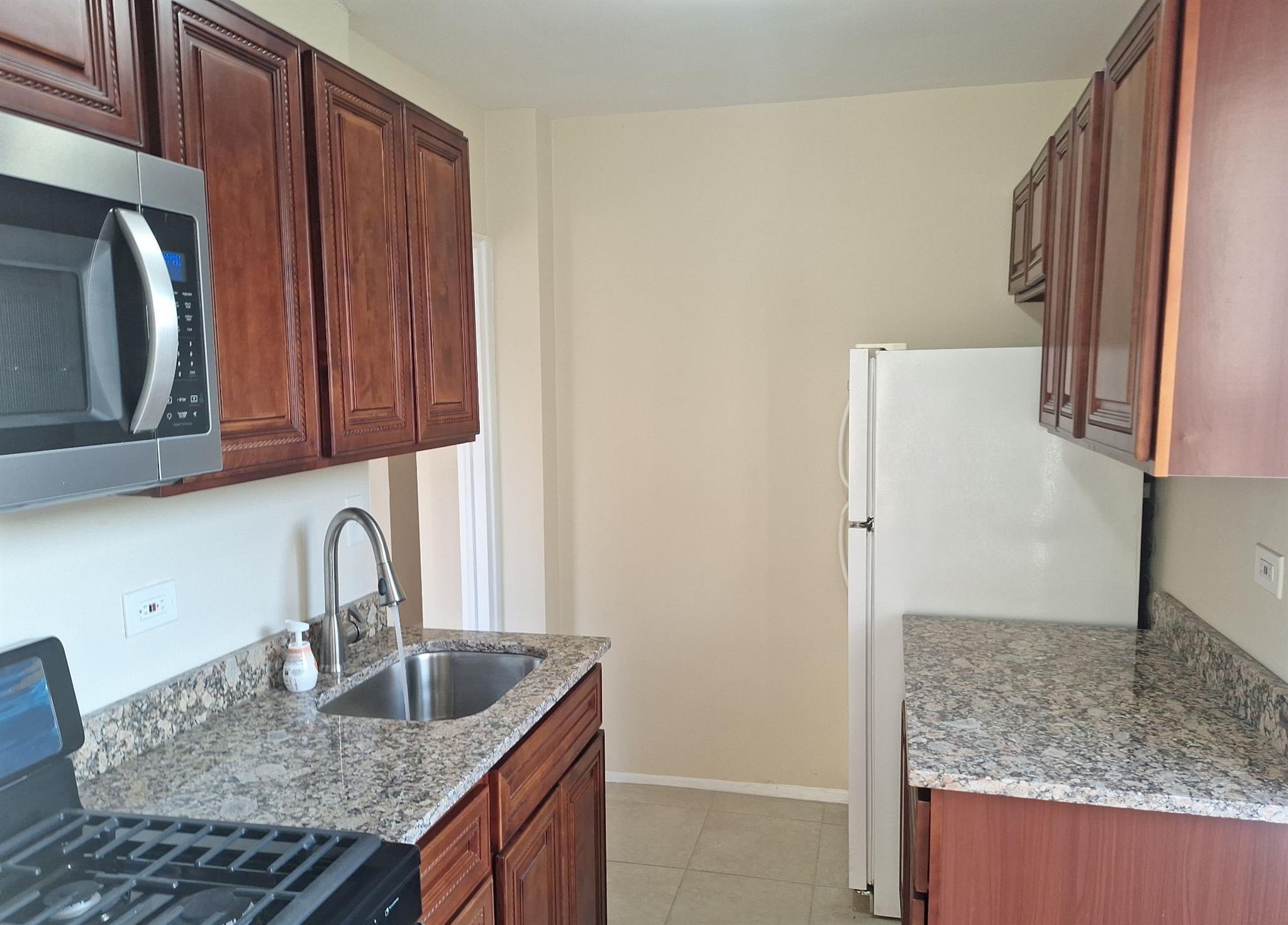 Coop Greystone  Bronx, NY 10463, MLS-877566-10