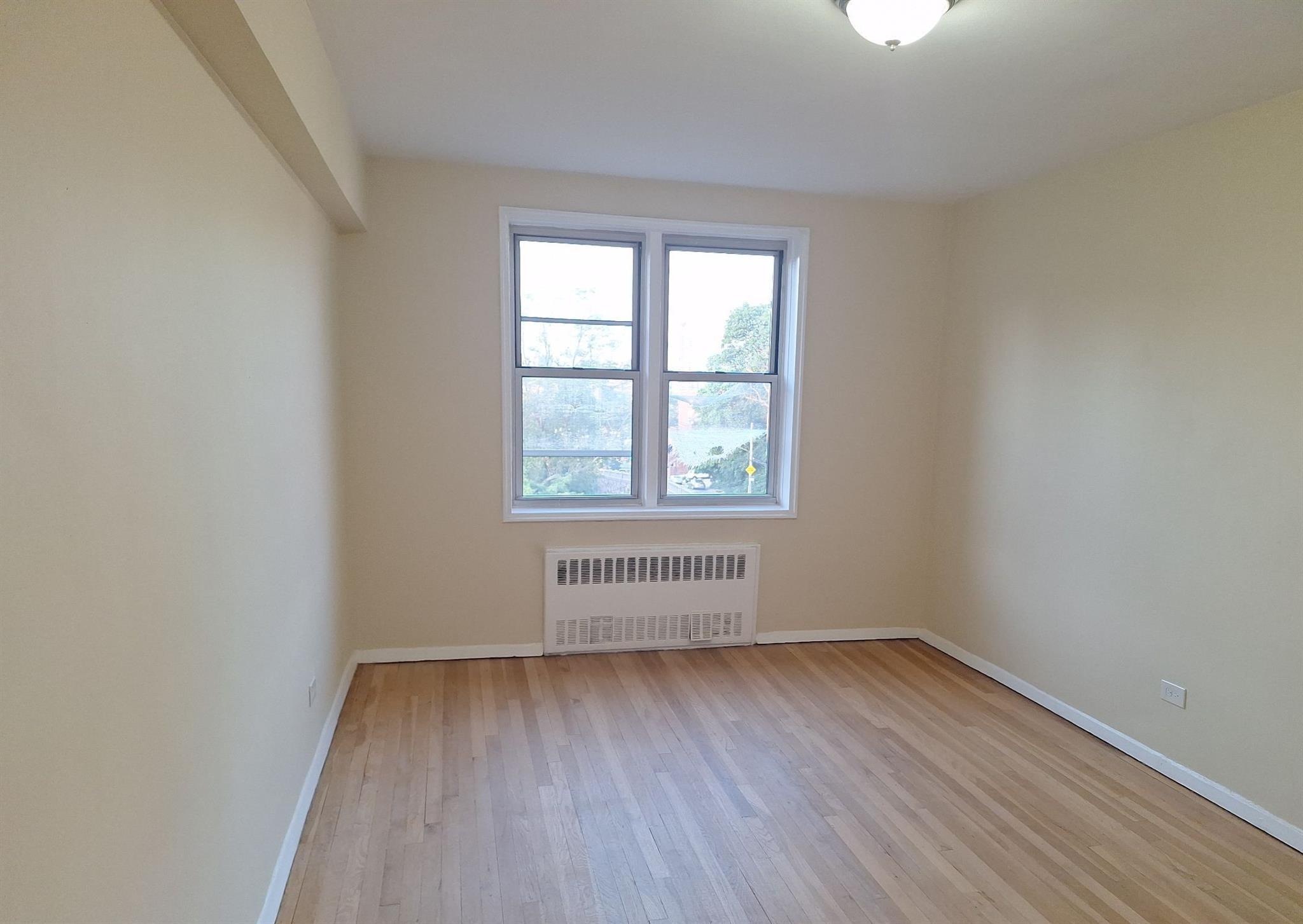 Coop Greystone  Bronx, NY 10463, MLS-877566-4