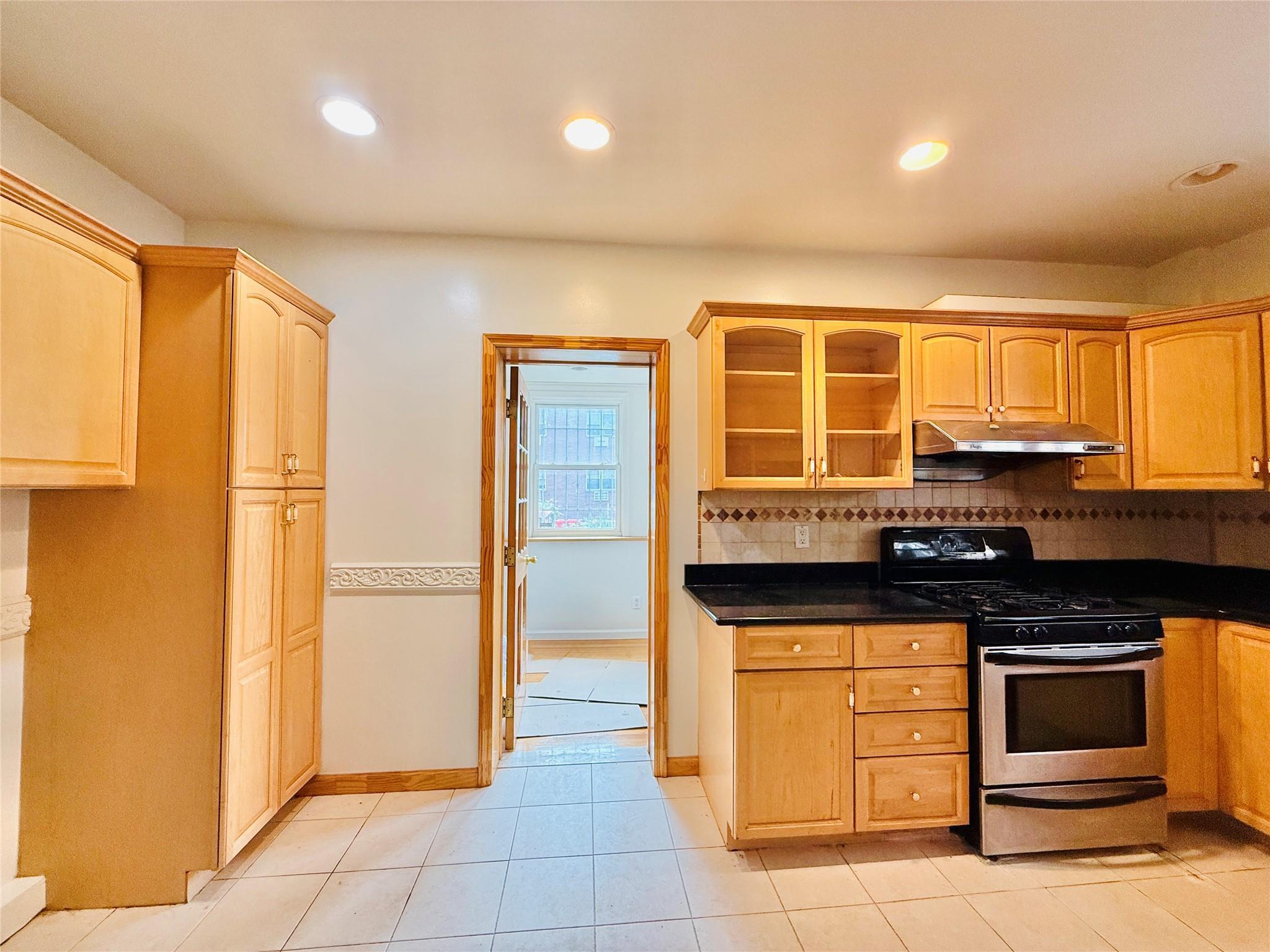 Single Family Lurting  Bronx, NY 10461, MLS-877573-10