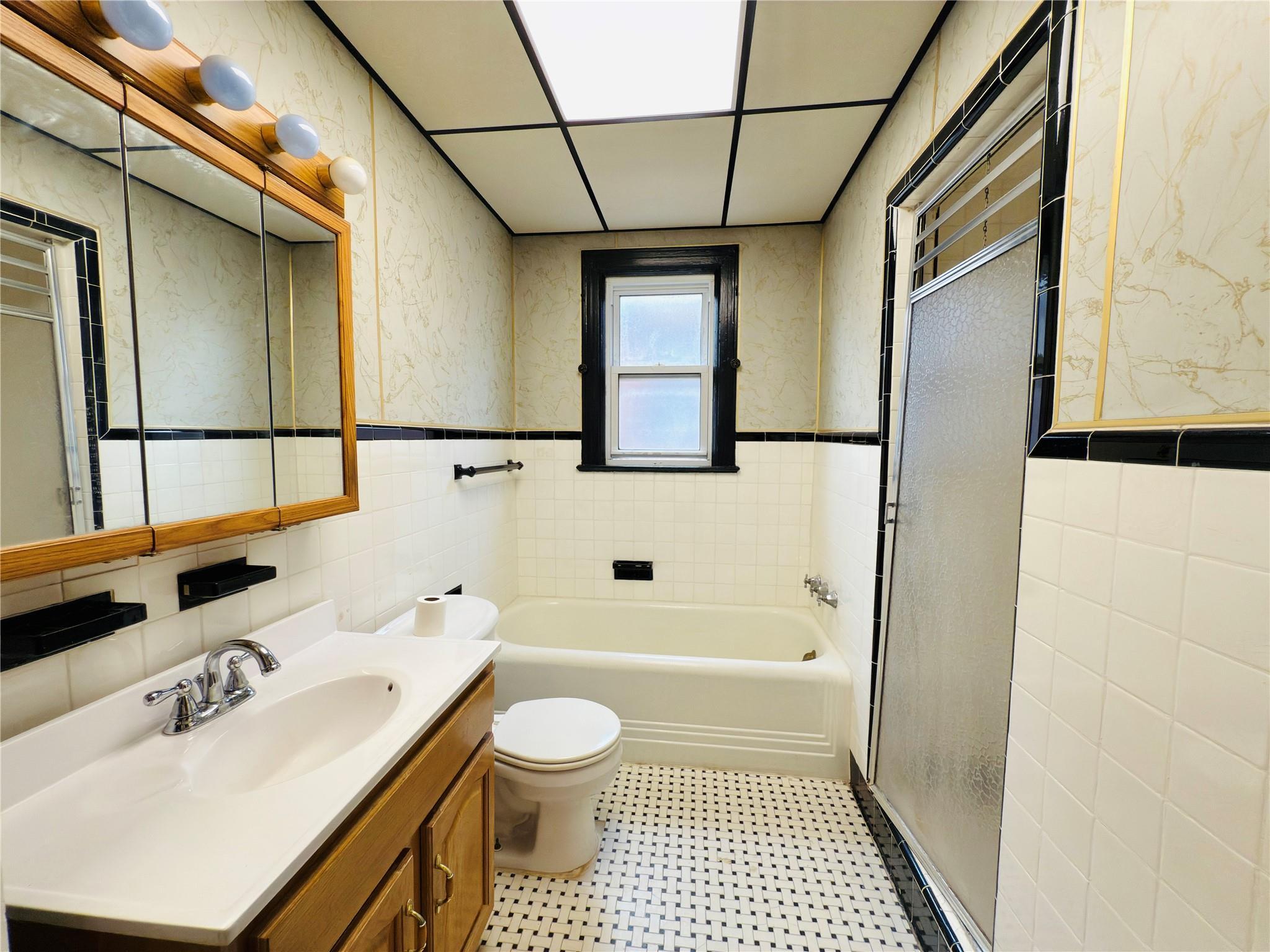 Single Family Lurting  Bronx, NY 10461, MLS-877573-23