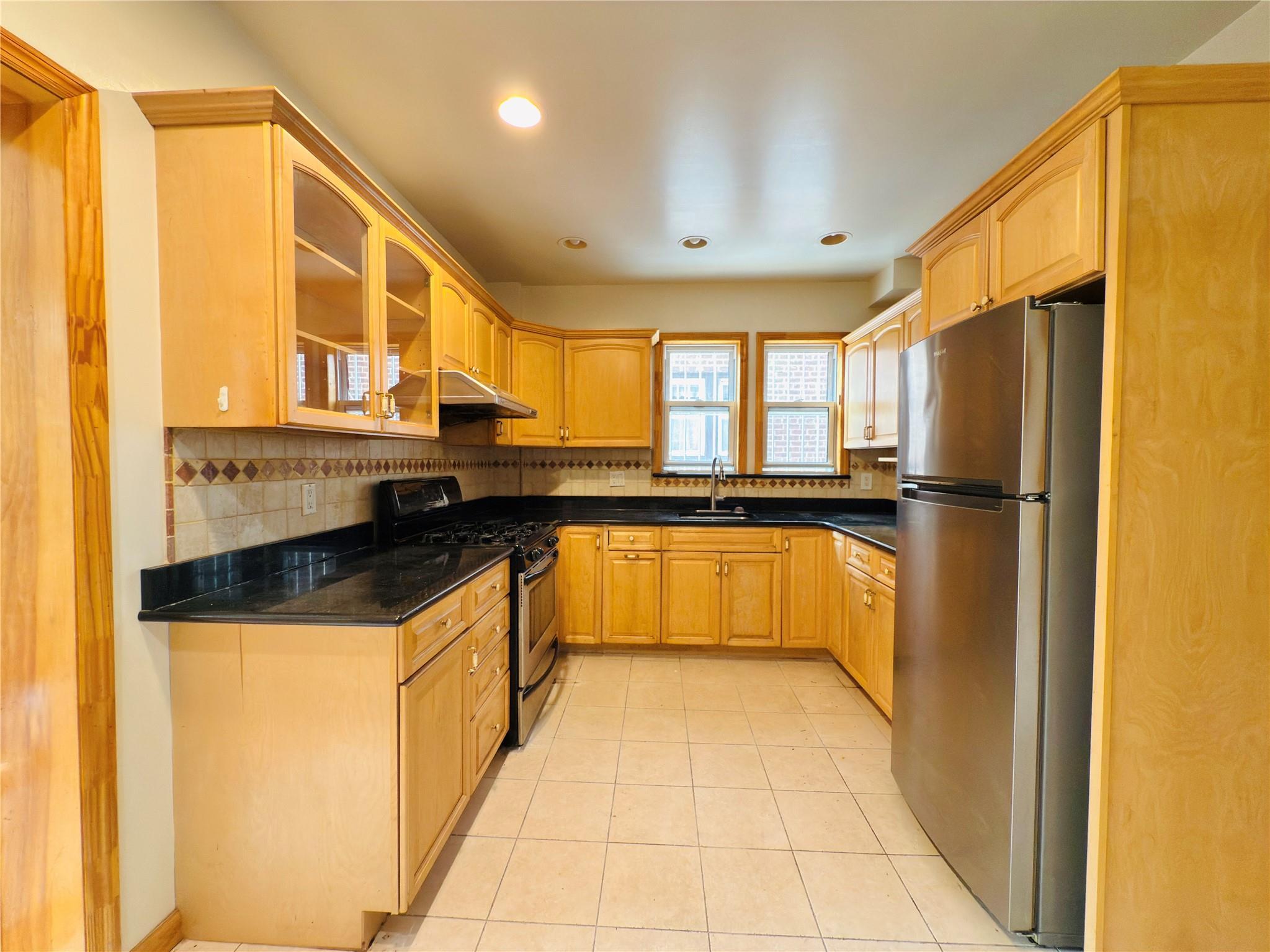 Single Family Lurting  Bronx, NY 10461, MLS-877573-7
