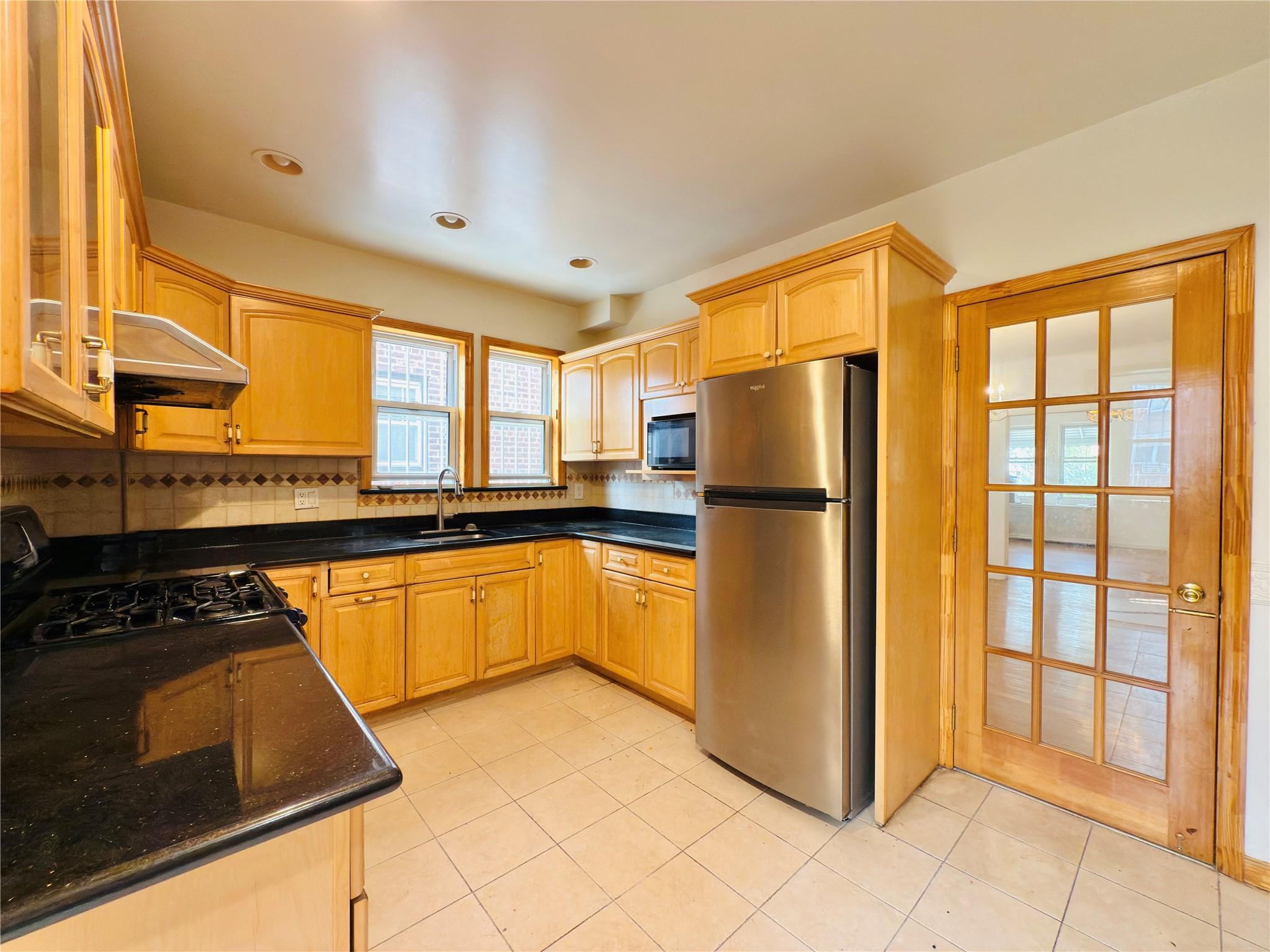 Single Family Lurting  Bronx, NY 10461, MLS-877573-9