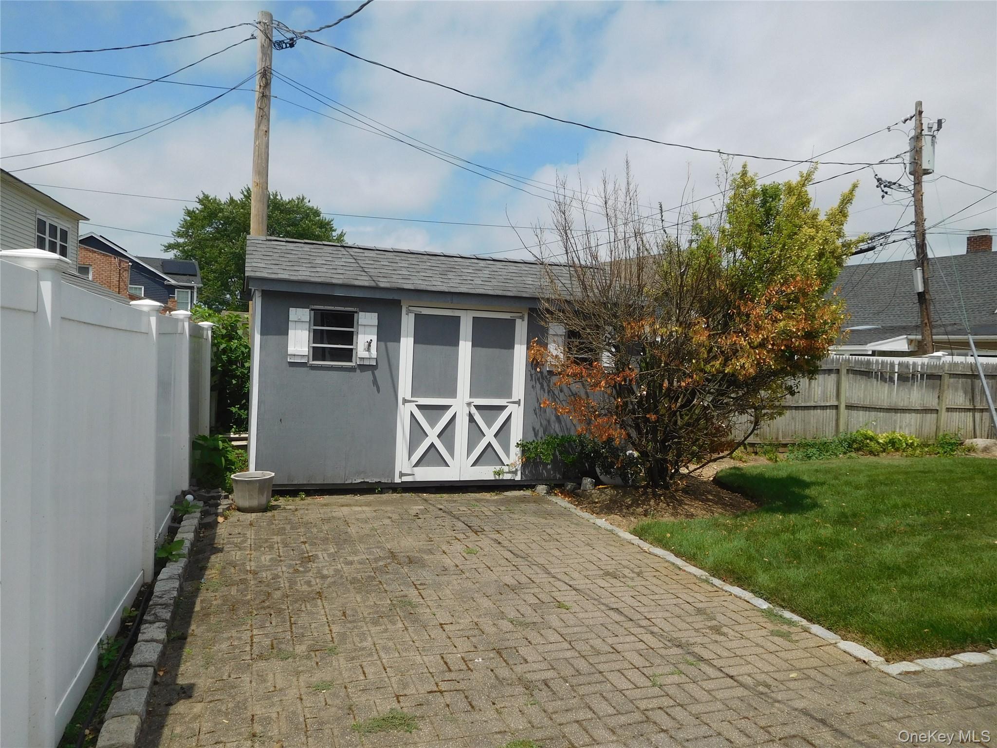 Single Family Willowood  Nassau County, NY 11793, MLS-877631-11