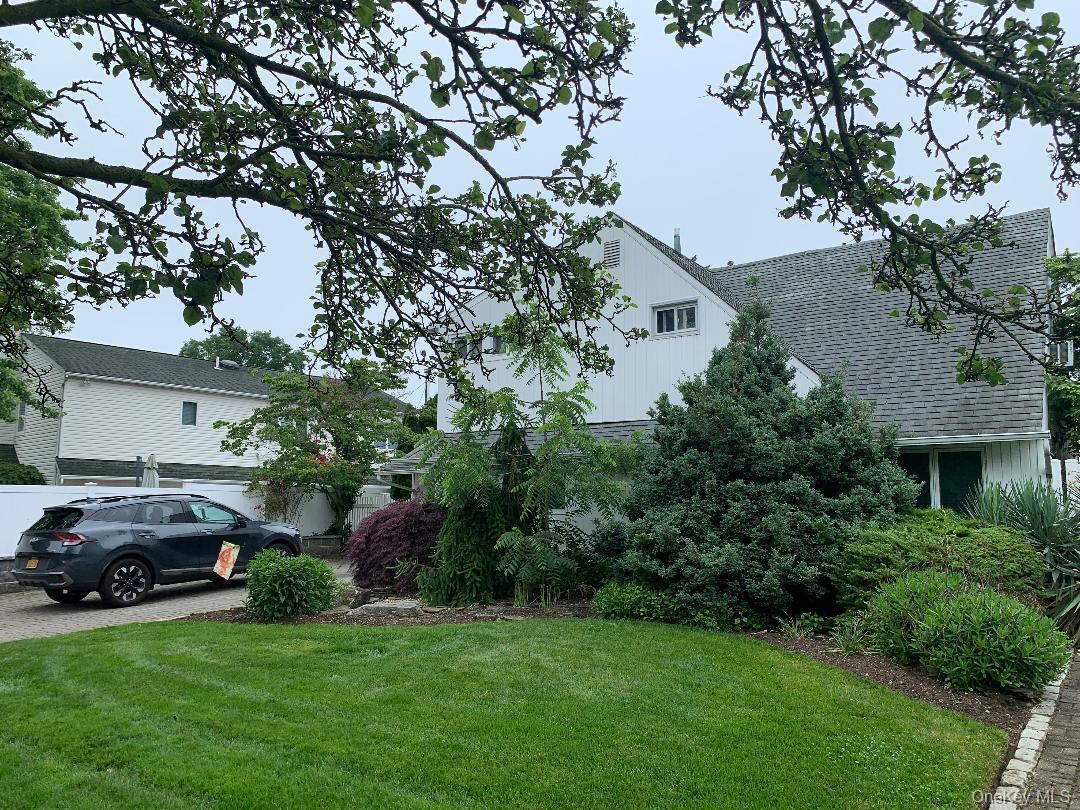 Single Family Willowood  Nassau County, NY 11793, MLS-877631-2