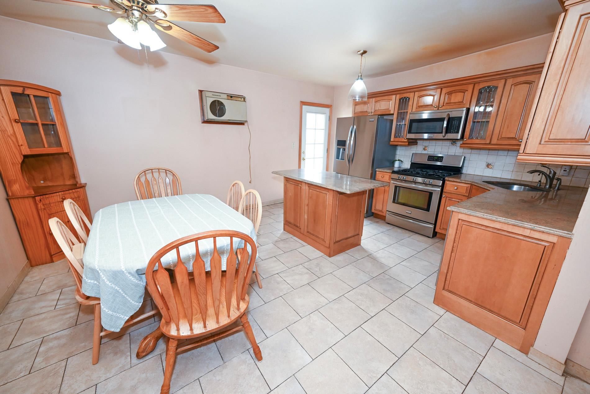 Single Family 69th  Queens, NY 11378, MLS-877634-10