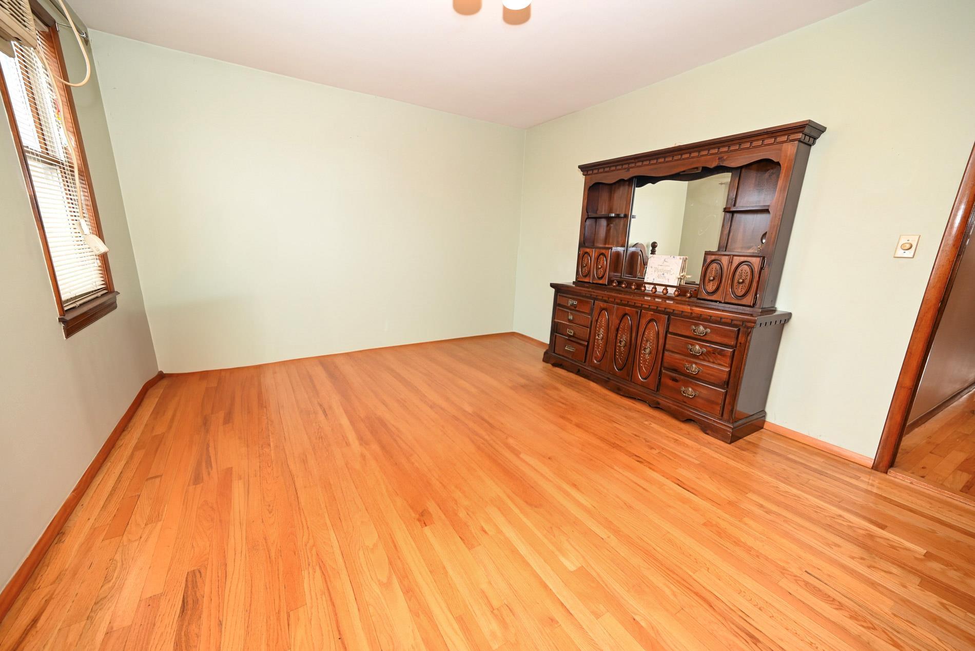 Single Family 69th  Queens, NY 11378, MLS-877634-21