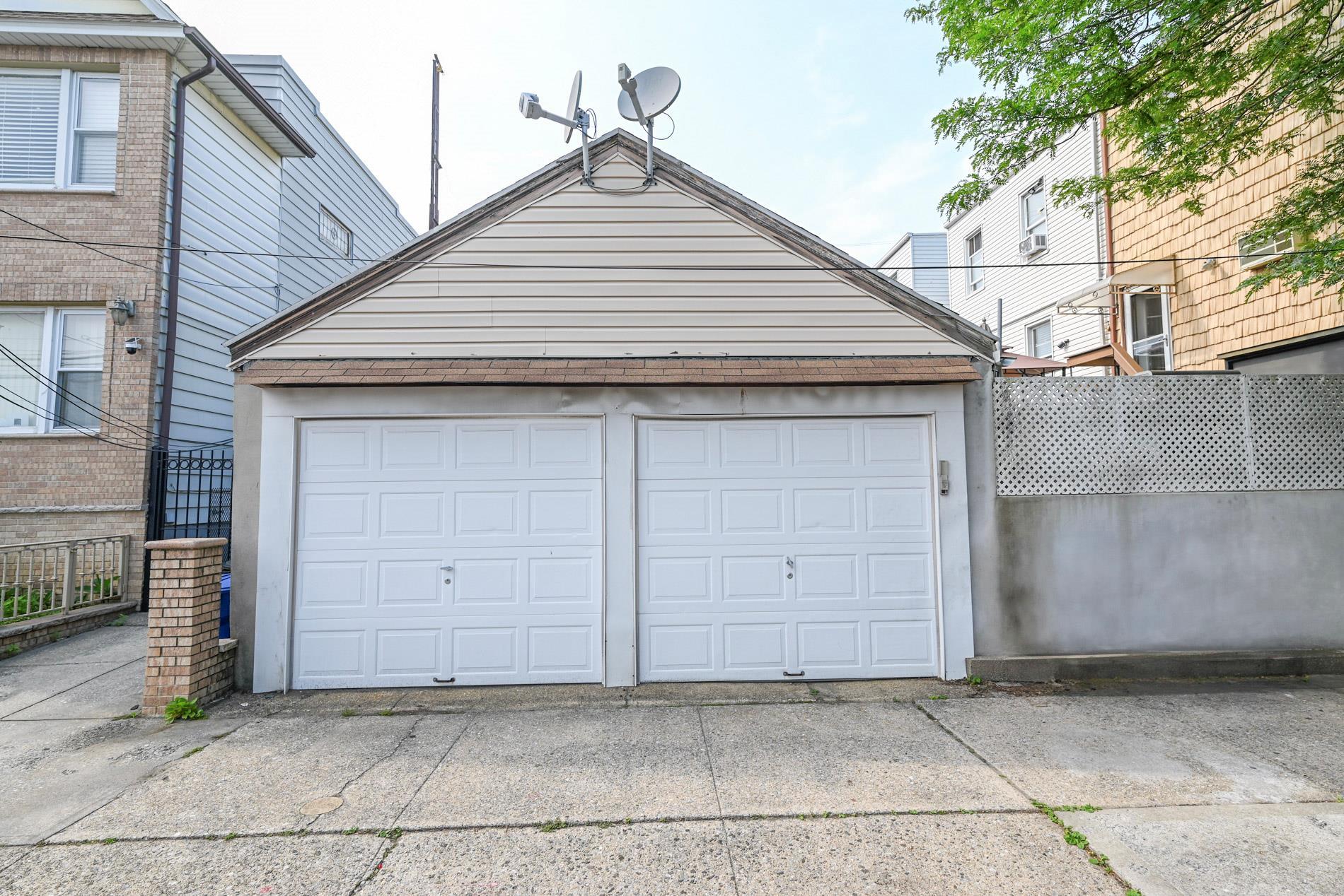 Single Family 69th  Queens, NY 11378, MLS-877634-3