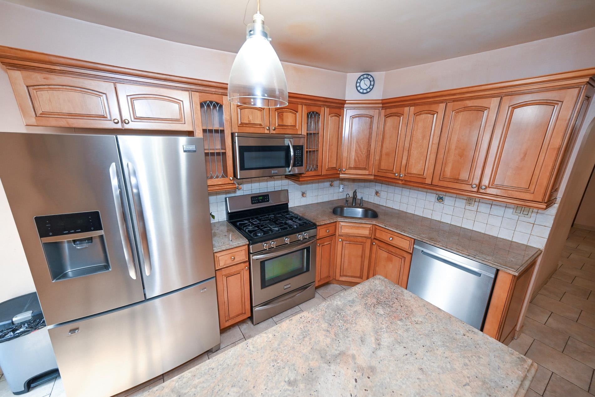 Single Family 69th  Queens, NY 11378, MLS-877634-7