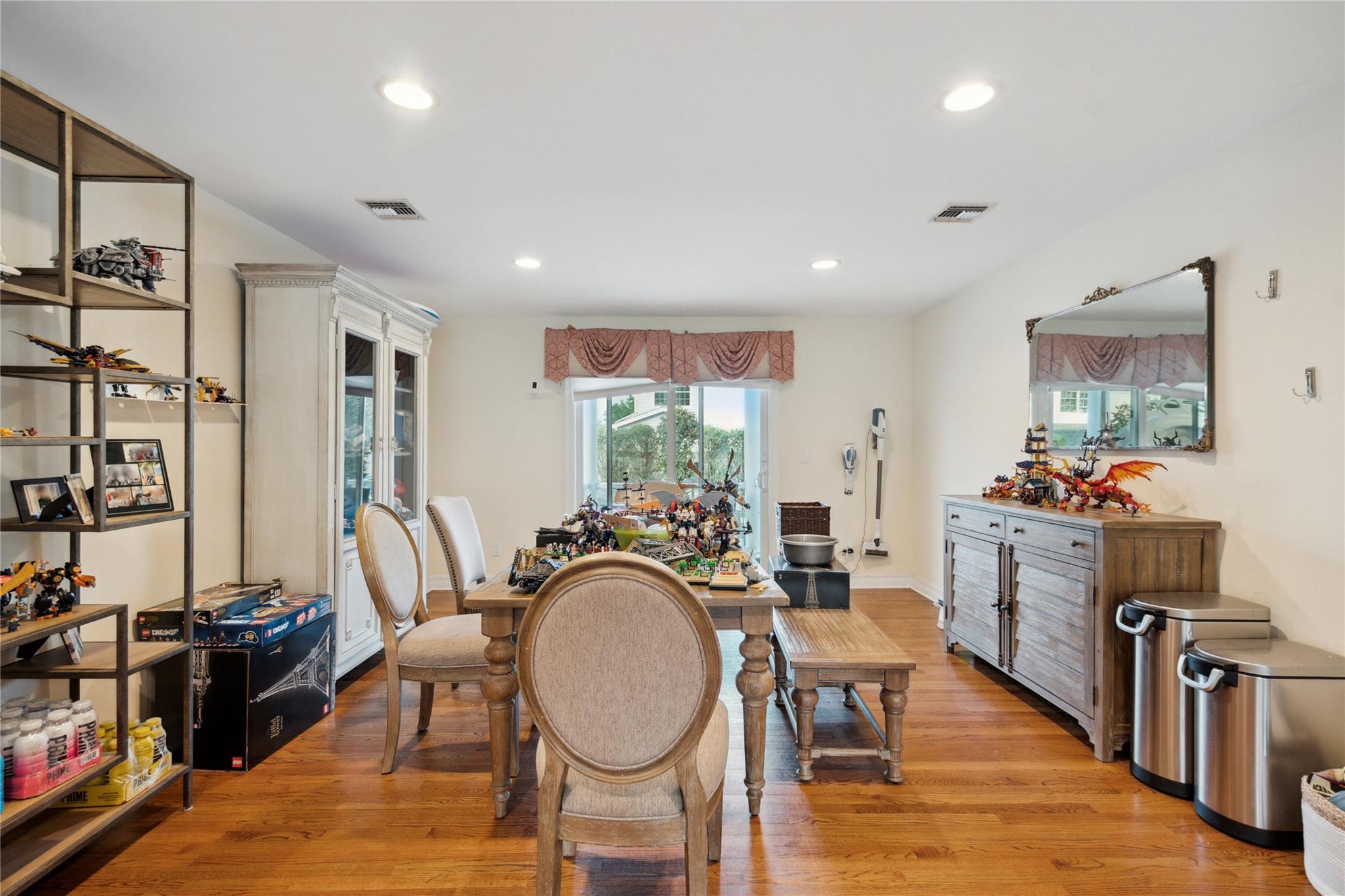 Single Family Syosset  Nassau County, NY 11791, MLS-877646-10