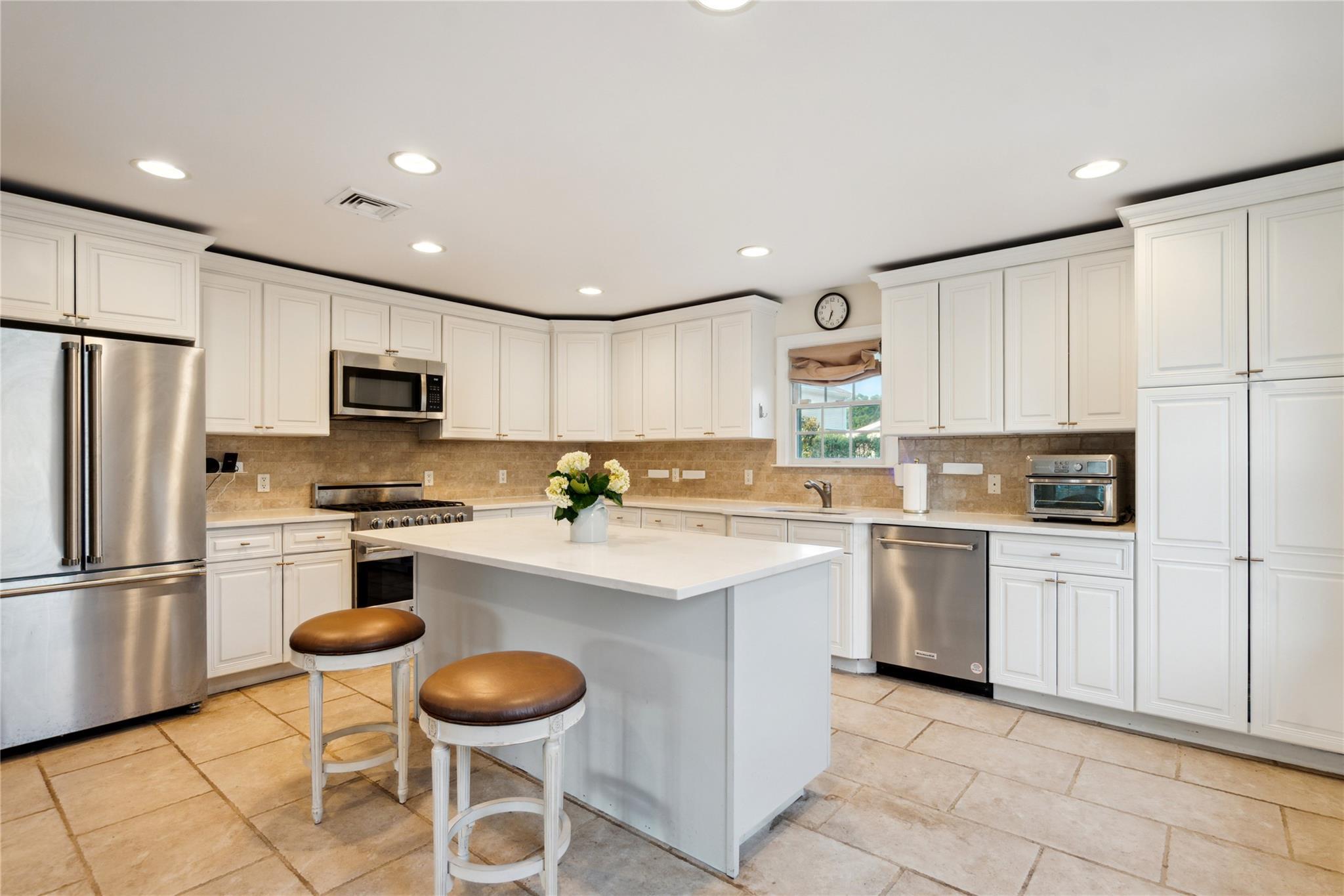 Single Family Syosset  Nassau County, NY 11791, MLS-877646-11