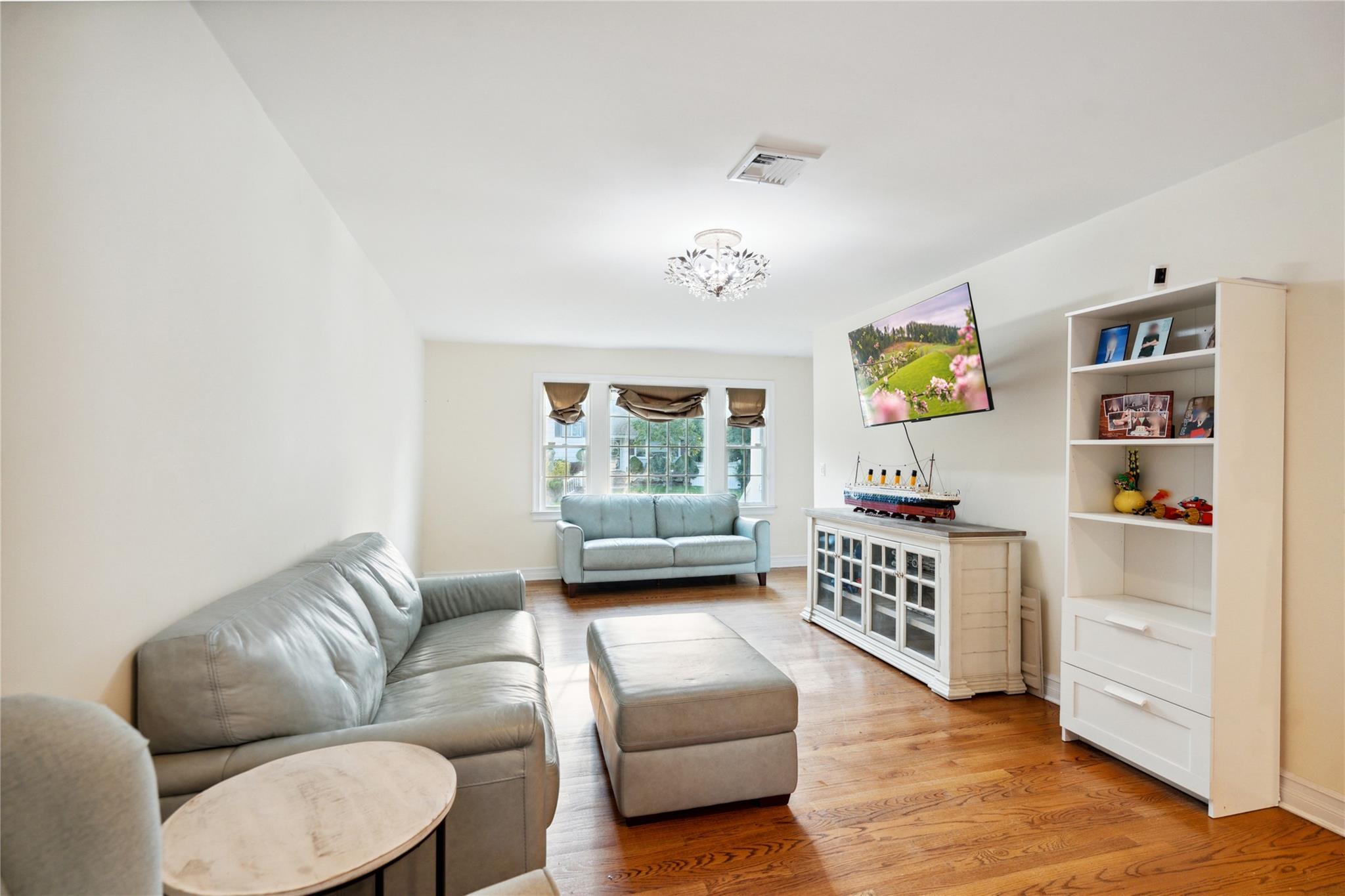 Single Family Syosset  Nassau County, NY 11791, MLS-877646-16