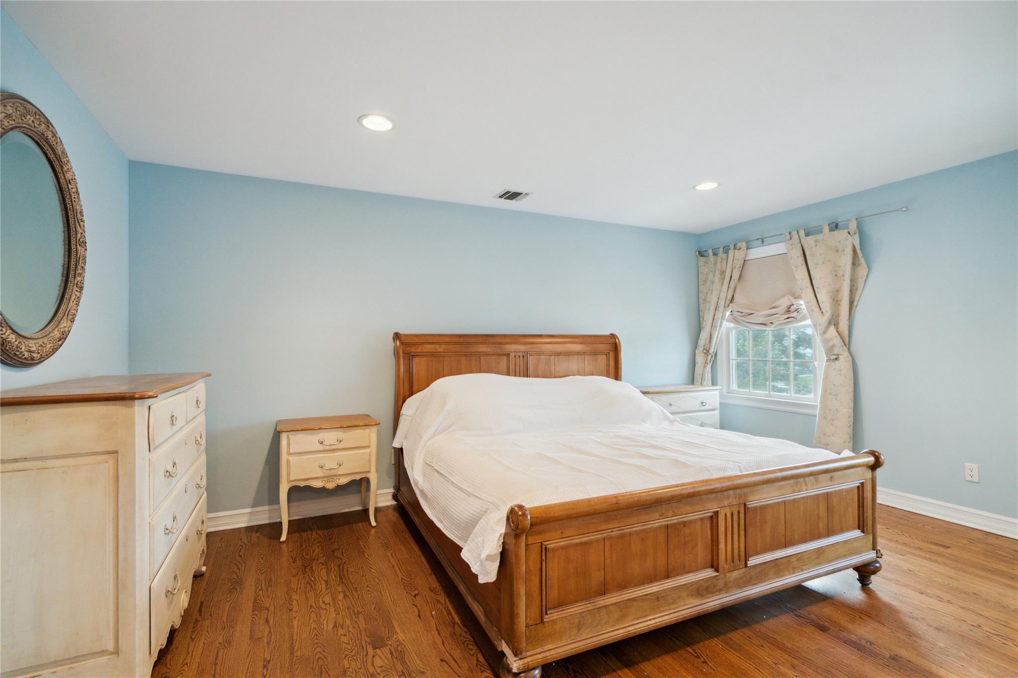 Single Family Syosset  Nassau County, NY 11791, MLS-877646-21