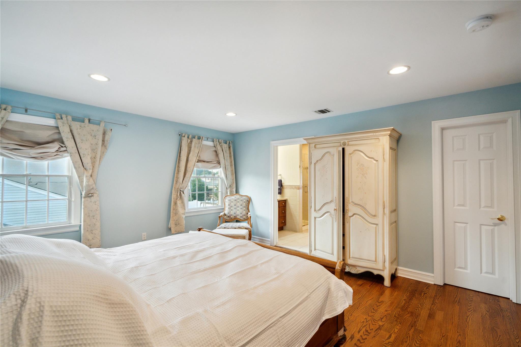Single Family Syosset  Nassau County, NY 11791, MLS-877646-22