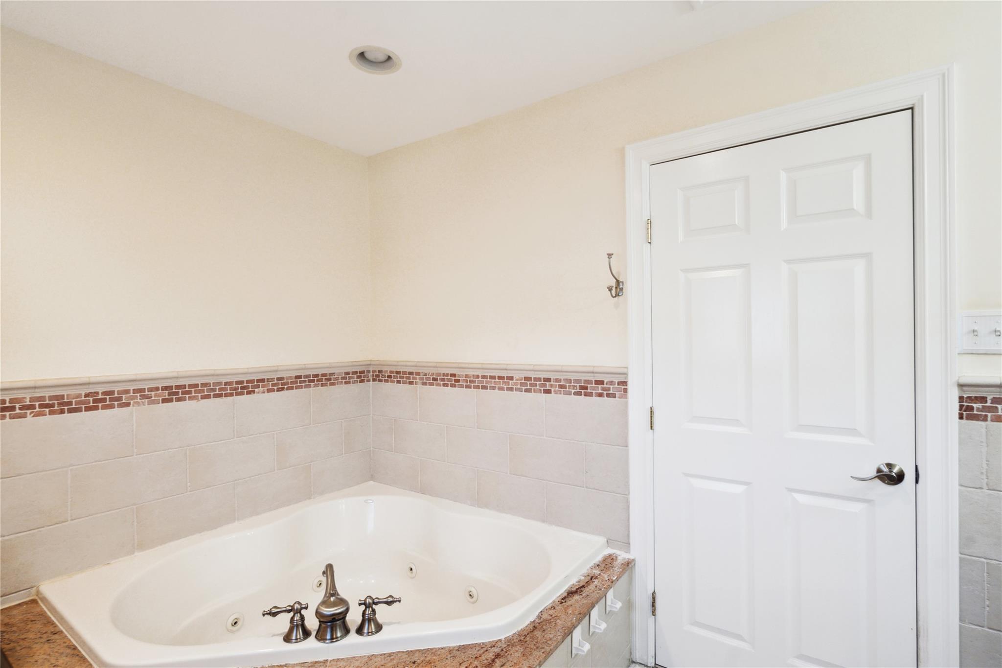 Single Family Syosset  Nassau County, NY 11791, MLS-877646-25