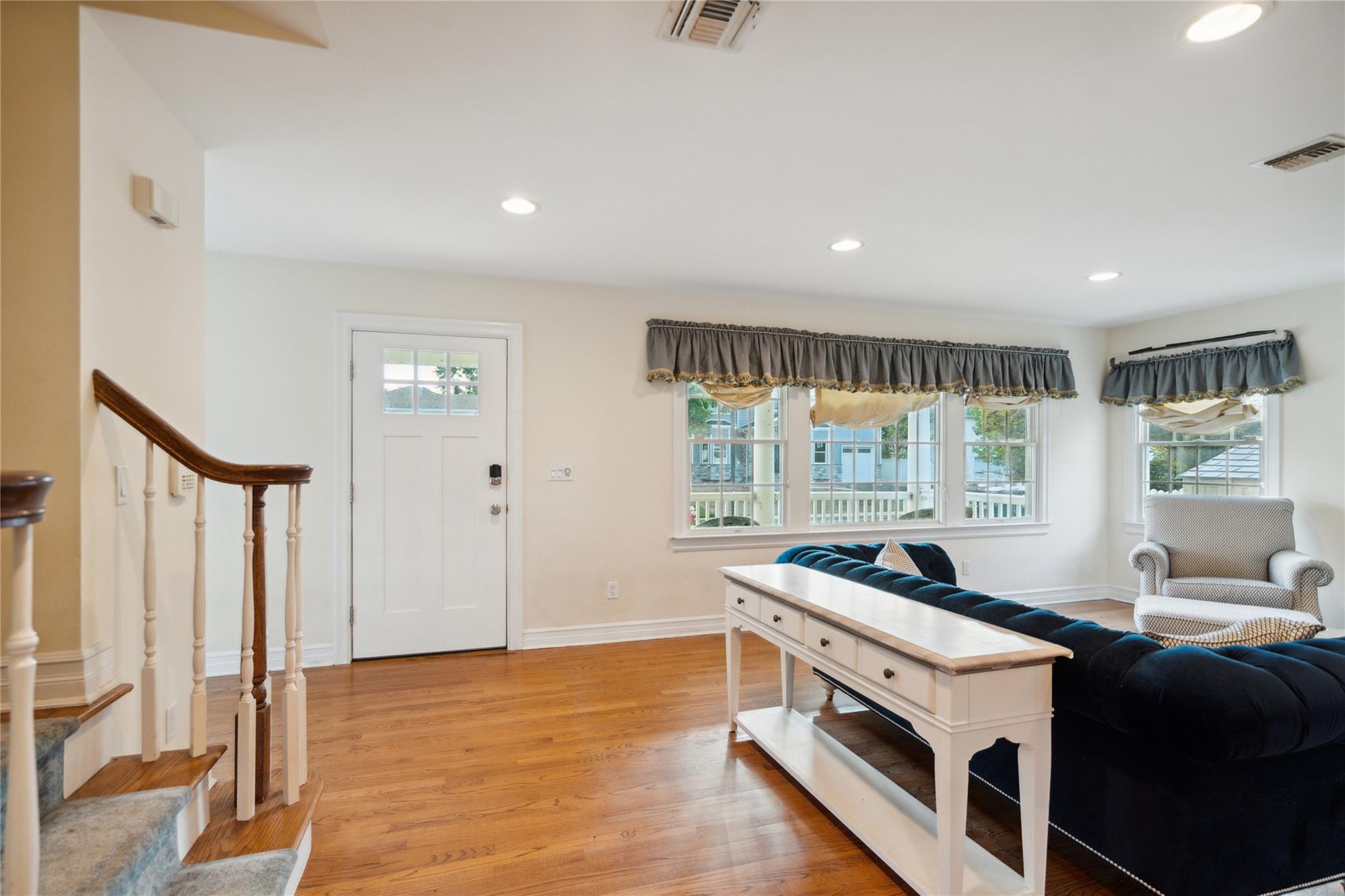 Single Family Syosset  Nassau County, NY 11791, MLS-877646-9
