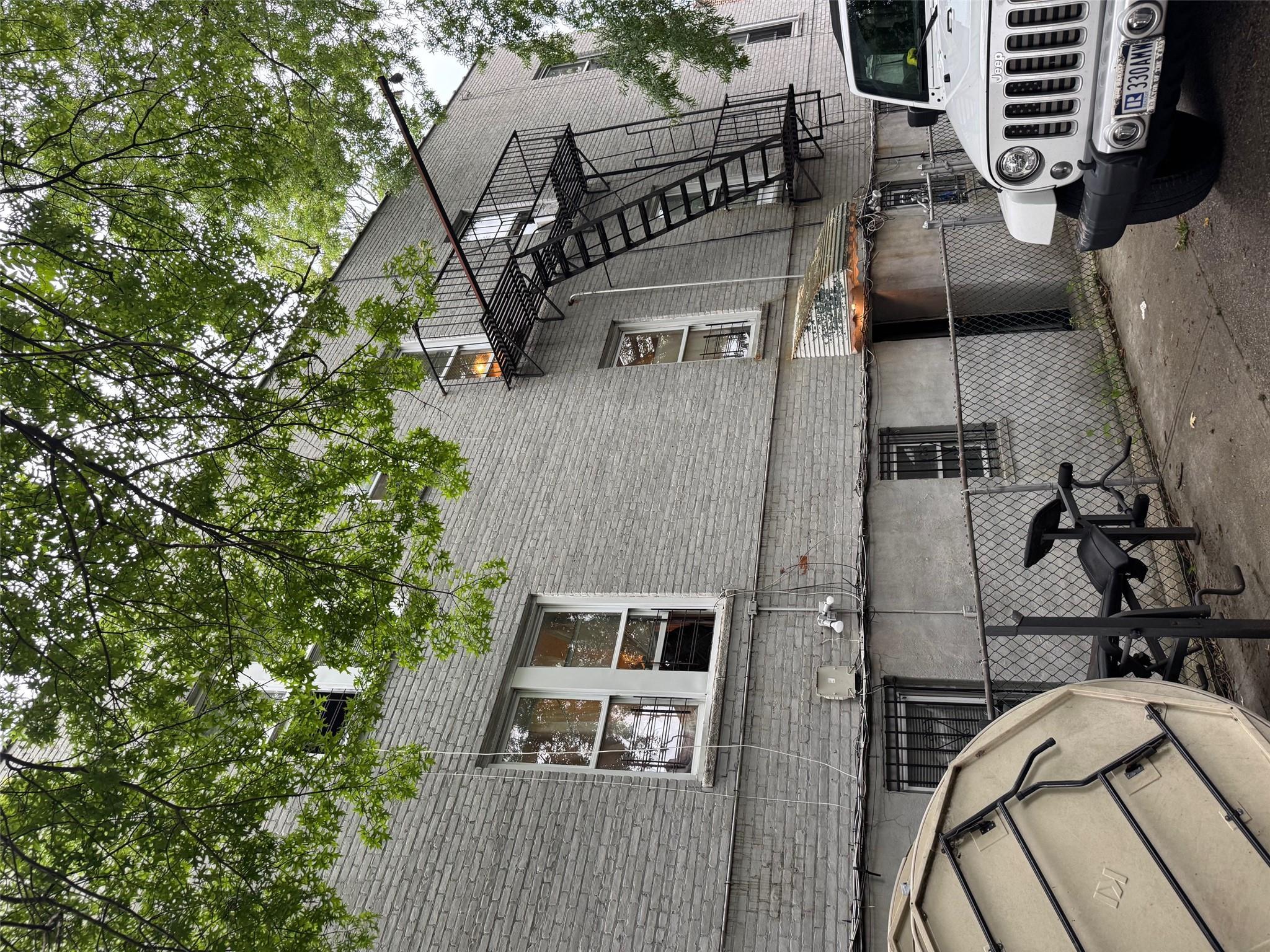 Single Family Bronxwood Bronx, NY 10469, MLS-877647-3