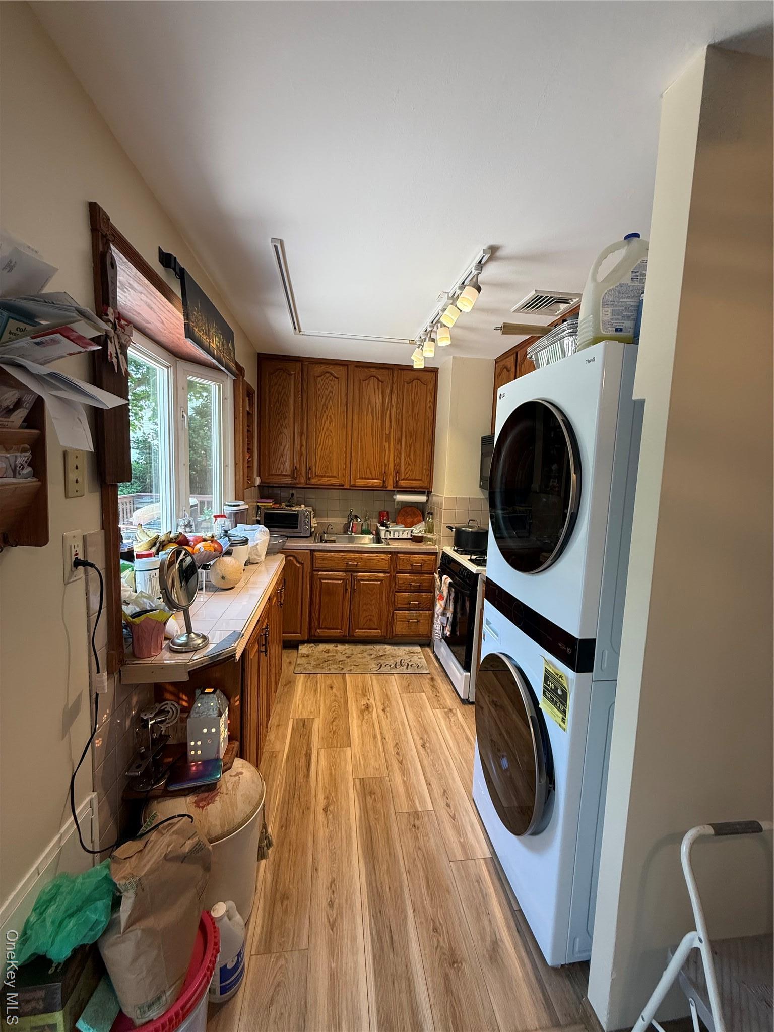 Single Family Howells  Suffolk County, NY 11706, MLS-877658-3