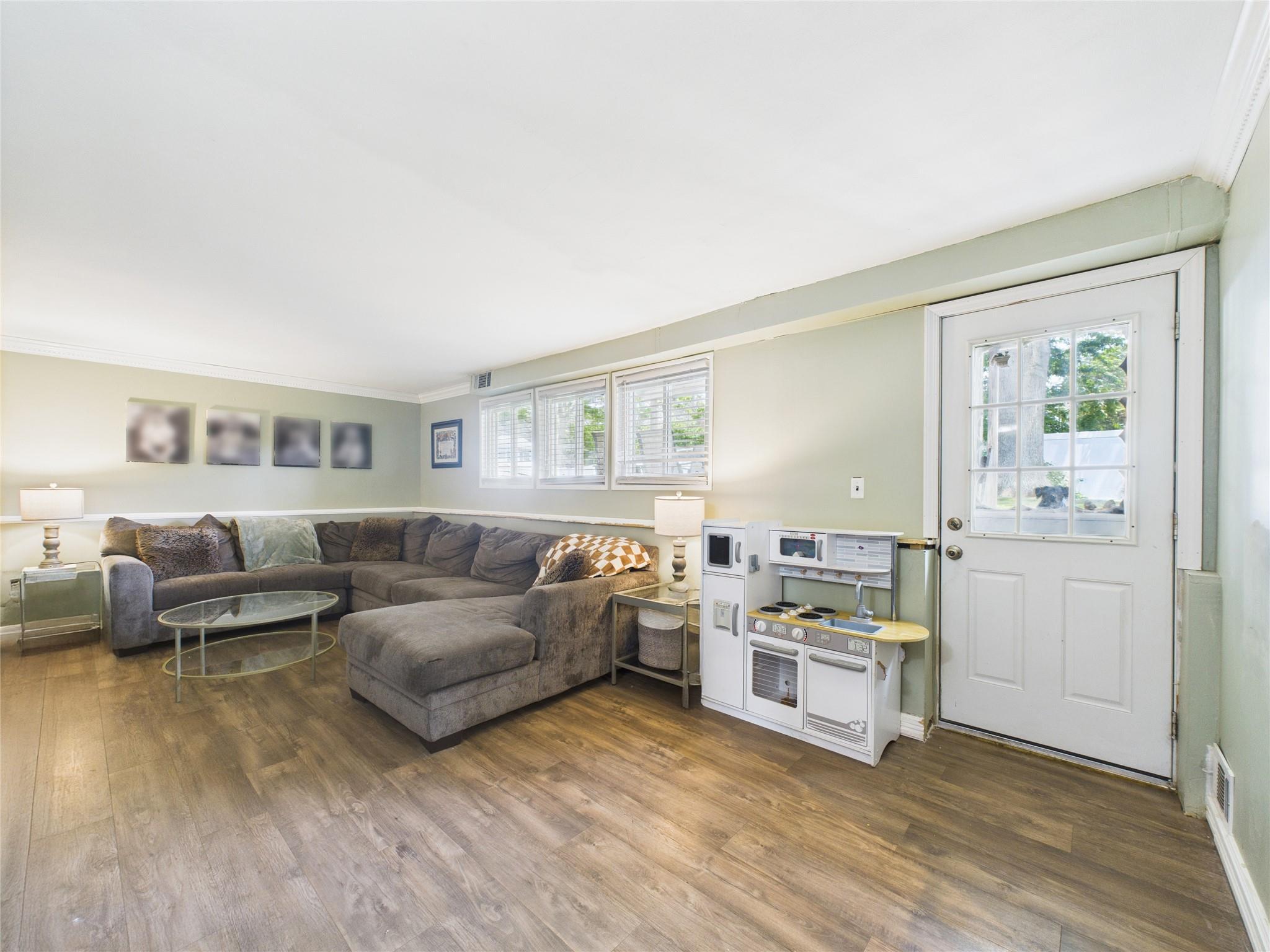 Single Family Huron  Suffolk County, NY 11776, MLS-877671-7