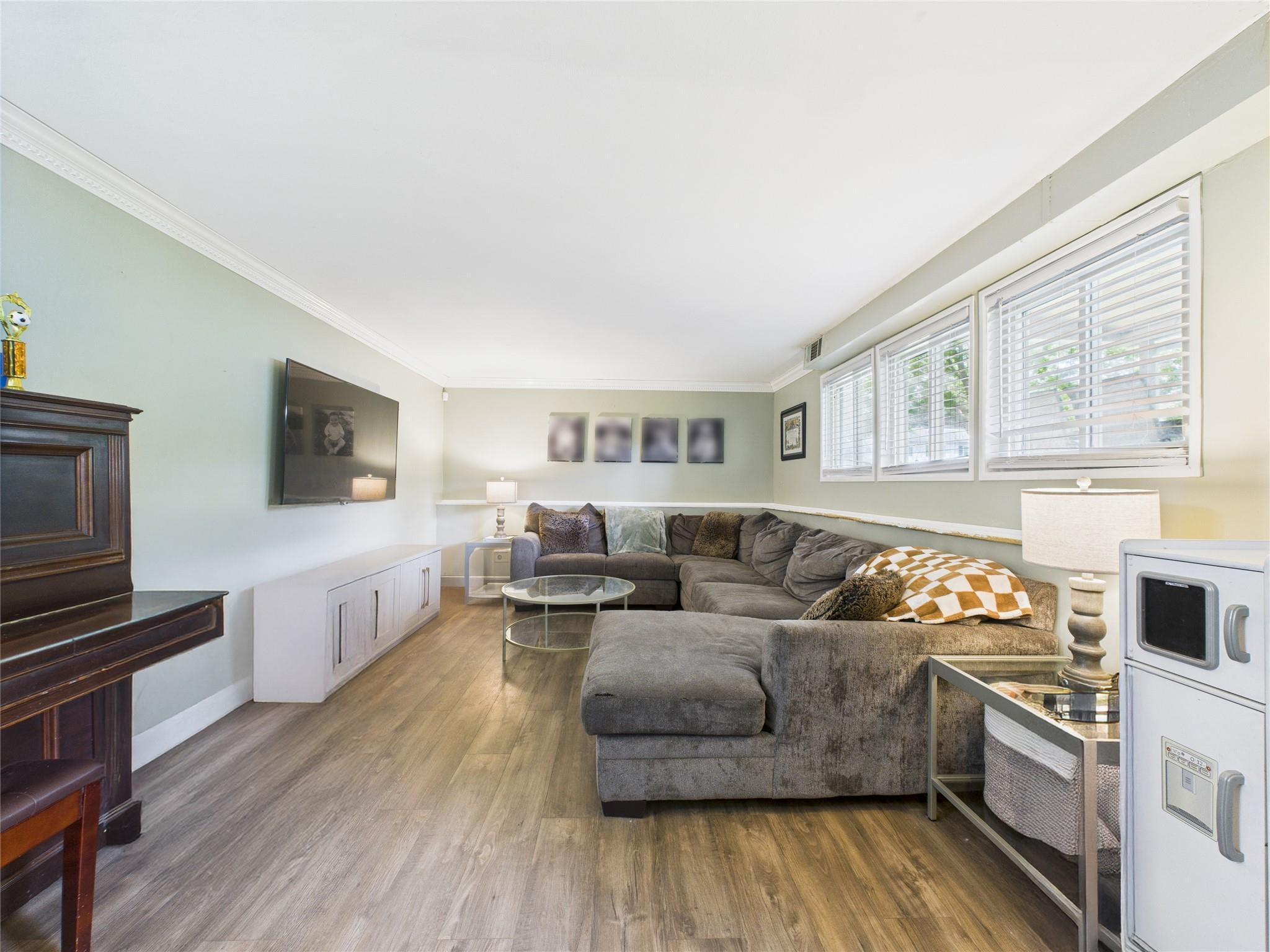 Single Family Huron  Suffolk County, NY 11776, MLS-877671-8